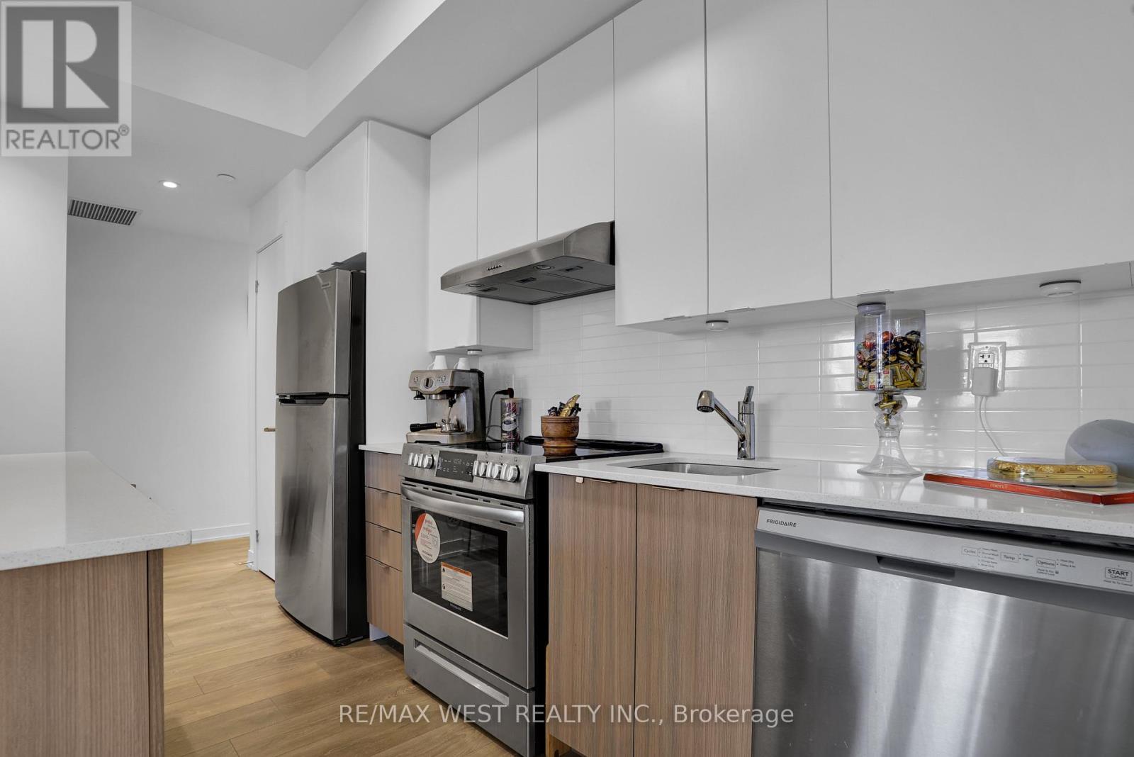 208 - 130 Canon Jackson Drive, Toronto, Ontario  M6M 0B7 - Photo 13 - W12461862