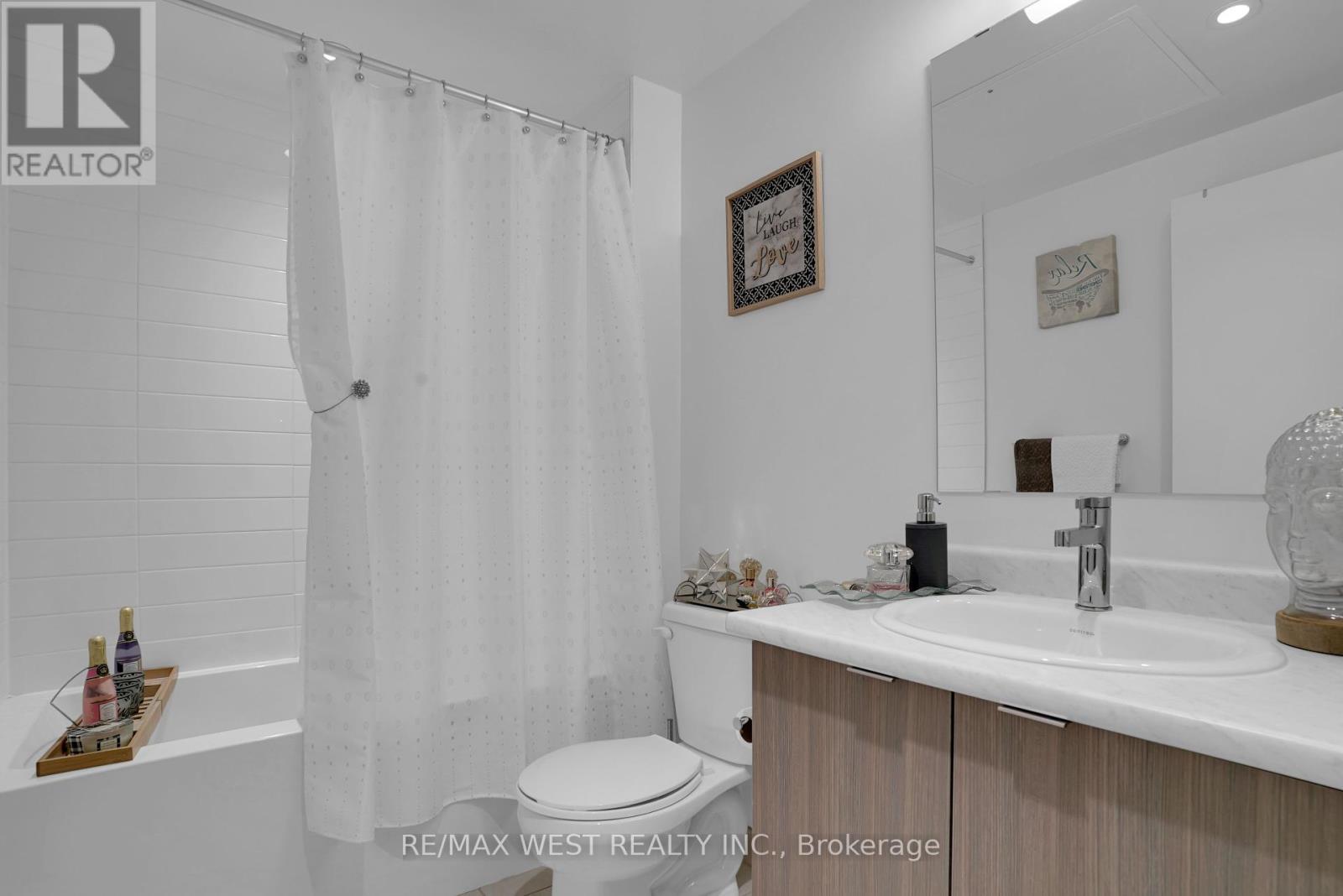 208 - 130 Canon Jackson Drive, Toronto, Ontario  M6M 0B7 - Photo 14 - W12461862