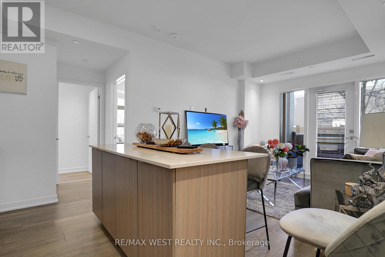 208 - 130 Canon Jackson Drive, Toronto, Ontario  M6M 0B7 - Photo 2 - W12461862