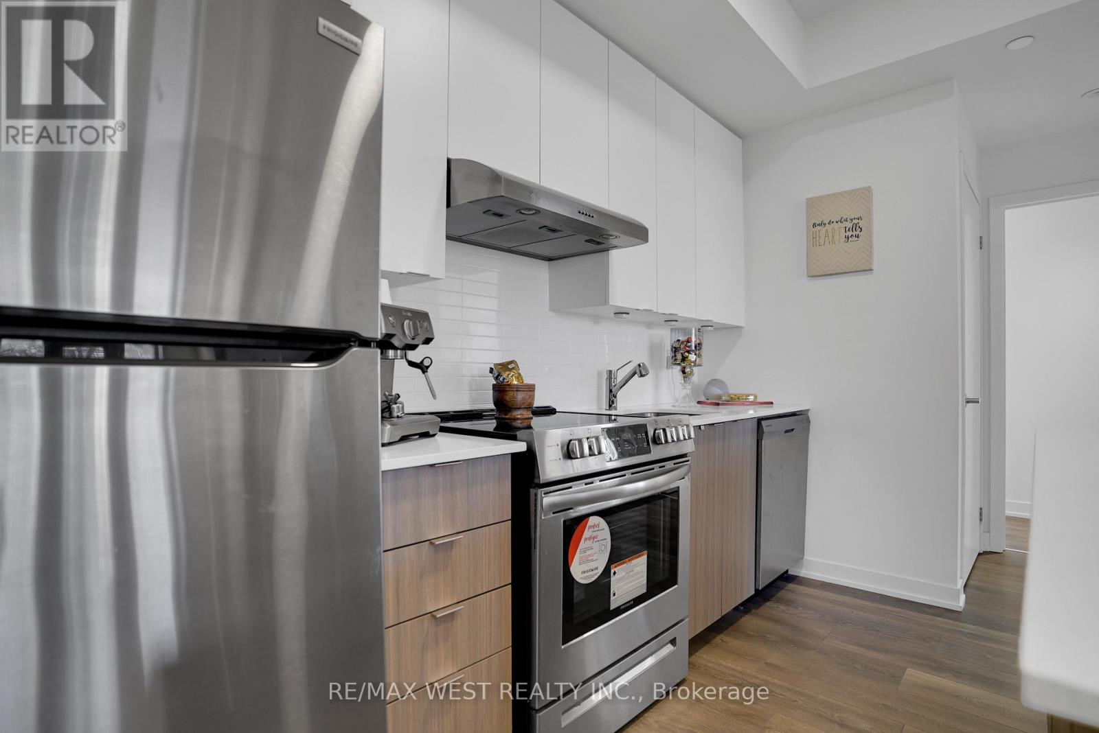 208 - 130 Canon Jackson Drive, Toronto, Ontario  M6M 0B7 - Photo 3 - W12461862