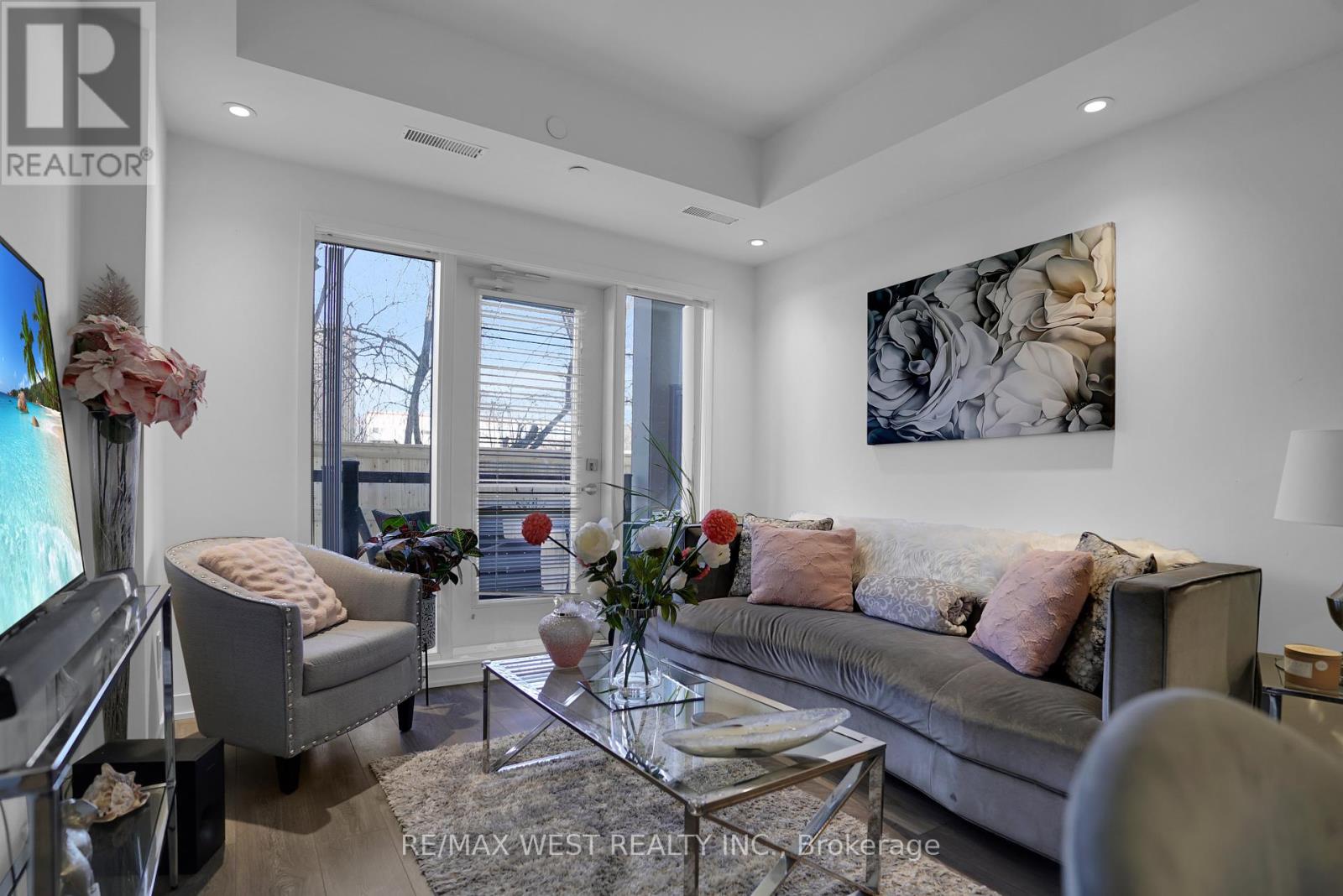 208 - 130 Canon Jackson Drive, Toronto, Ontario  M6M 0B7 - Photo 5 - W12461862