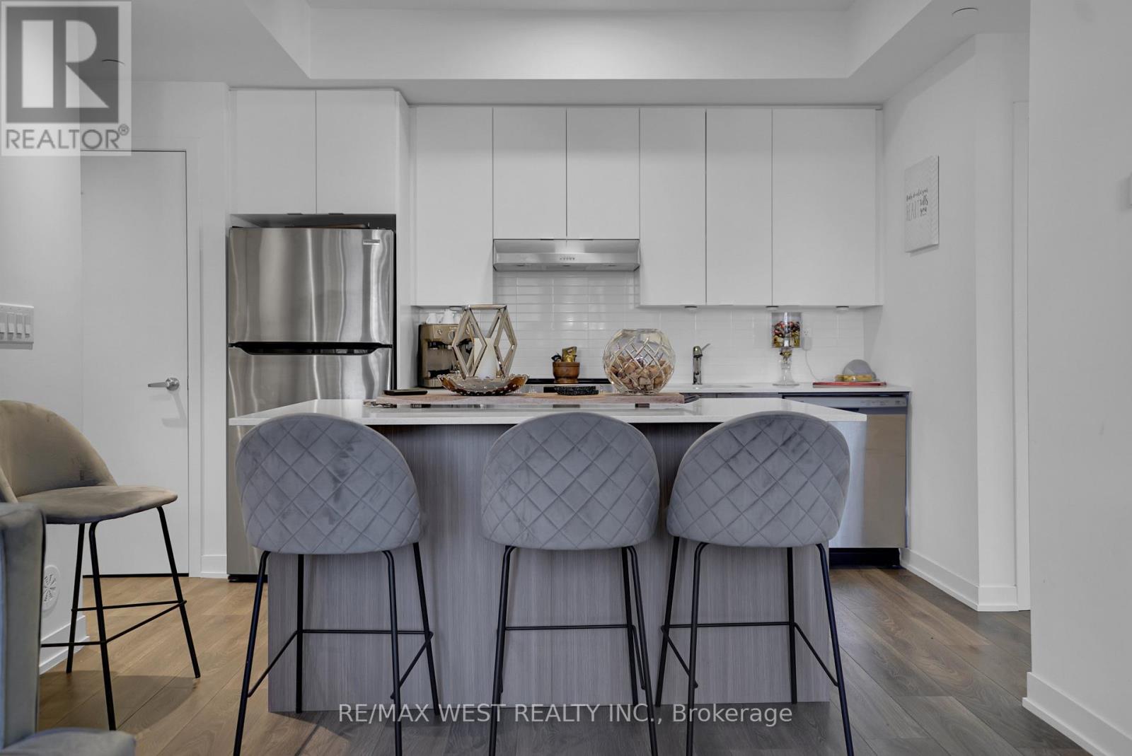 208 - 130 Canon Jackson Drive, Toronto, Ontario  M6M 0B7 - Photo 7 - W12461862