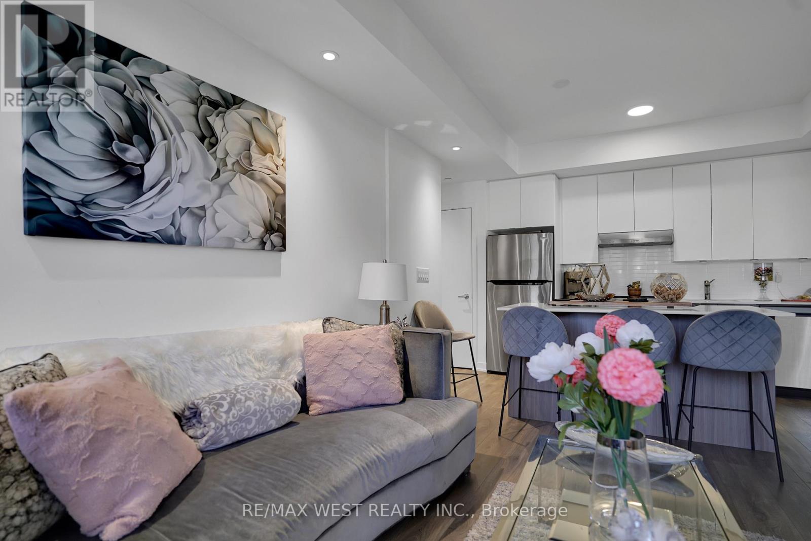 208 - 130 Canon Jackson Drive, Toronto, Ontario  M6M 0B7 - Photo 8 - W12461862