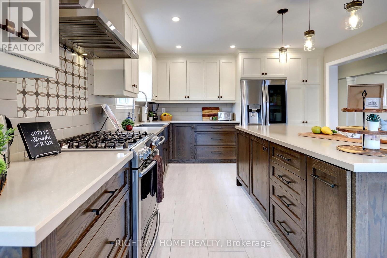 10 Berton Boulevard, Halton Hills, Ontario  L7G 6A5 - Photo 11 - W12461872