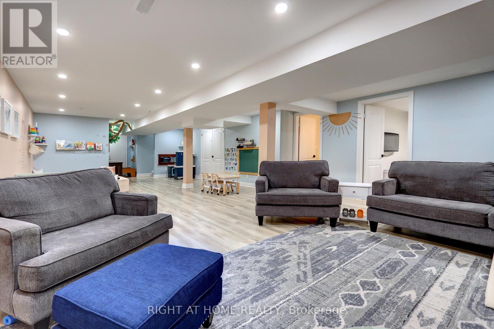 10 Berton Boulevard, Halton Hills, Ontario  L7G 6A5 - Photo 34 - W12461872