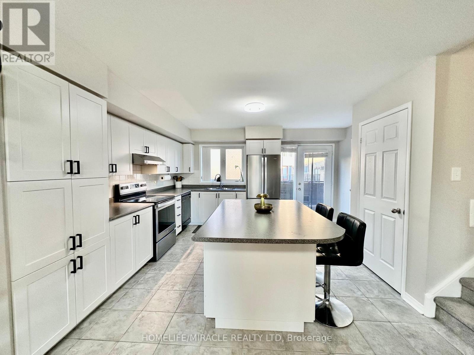 25 - 60 Fairwood Circle, Brampton, Ontario  L6R 0Y6 - Photo 10 - W12461873