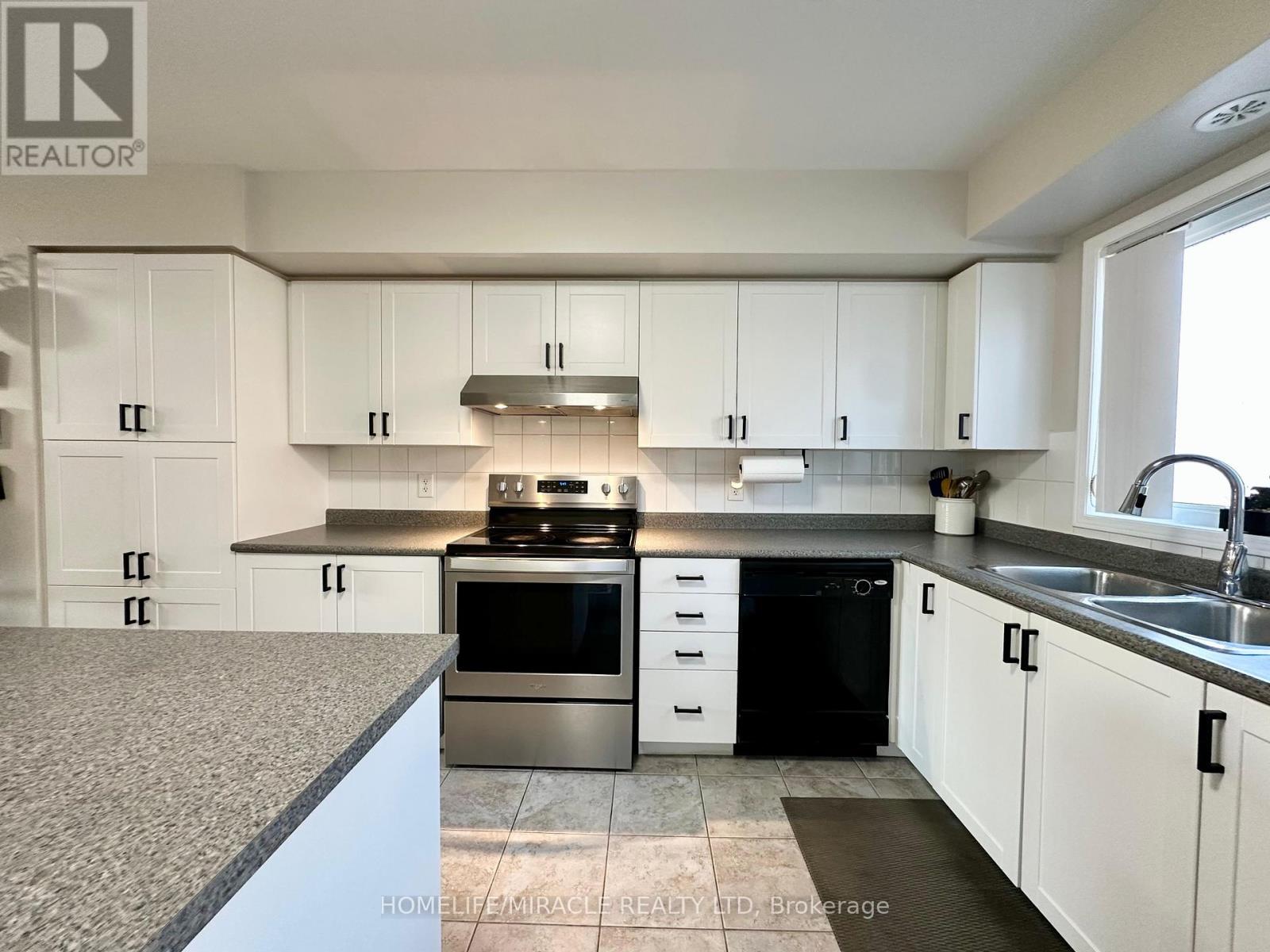 25 - 60 Fairwood Circle, Brampton, Ontario  L6R 0Y6 - Photo 12 - W12461873