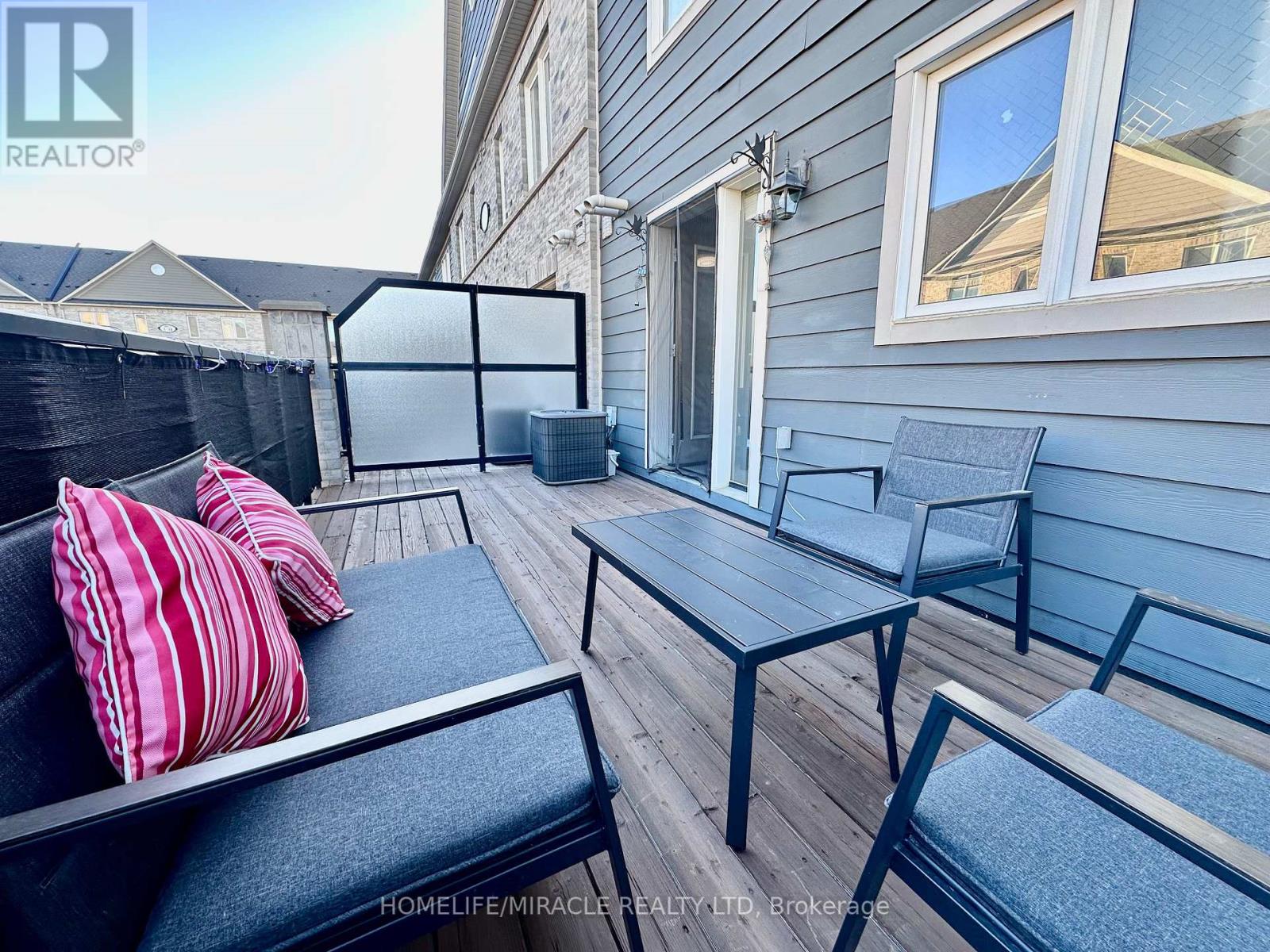 25 - 60 Fairwood Circle, Brampton, Ontario  L6R 0Y6 - Photo 6 - W12461873