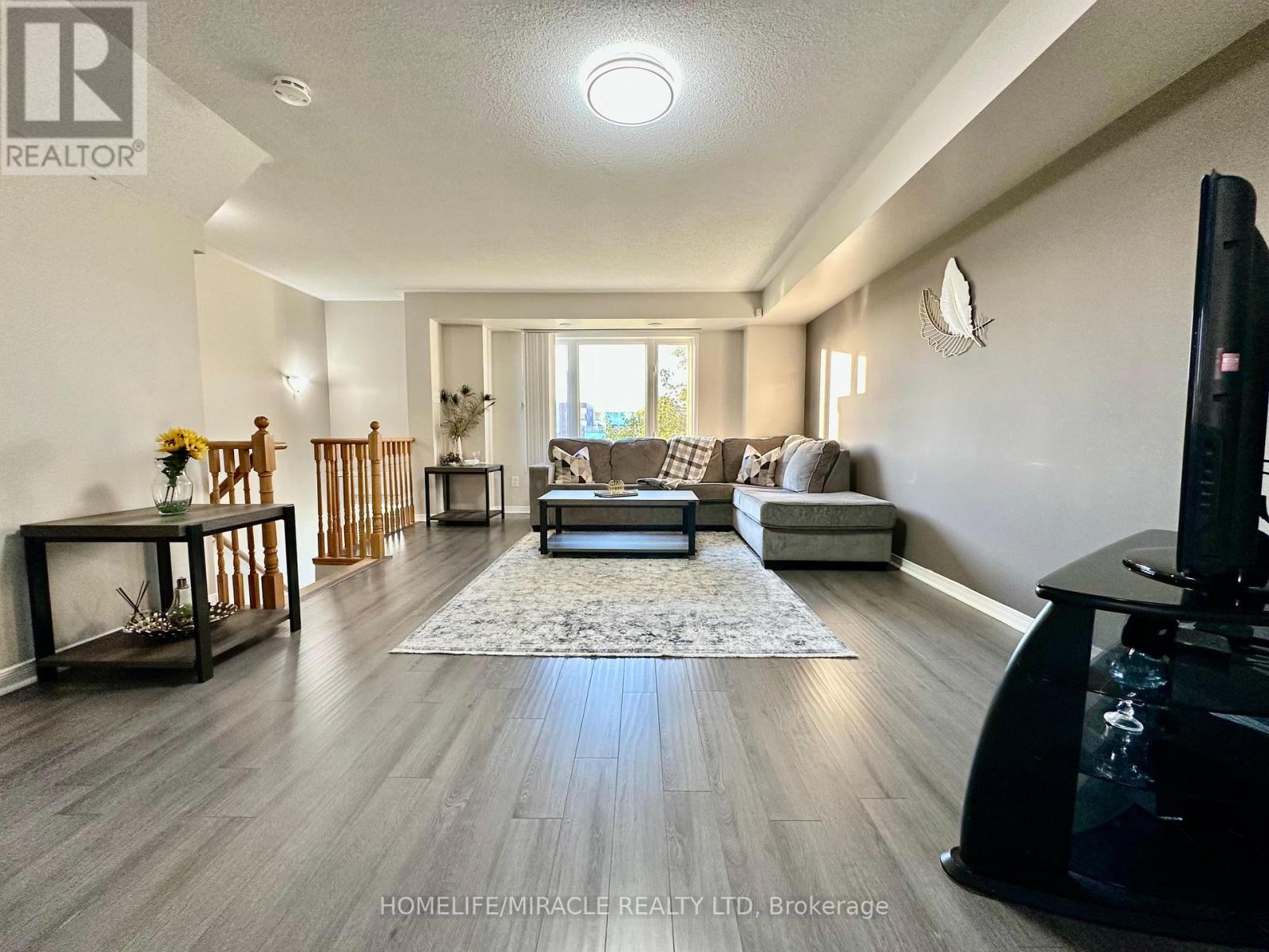 25 - 60 Fairwood Circle, Brampton, Ontario  L6R 0Y6 - Photo 7 - W12461873