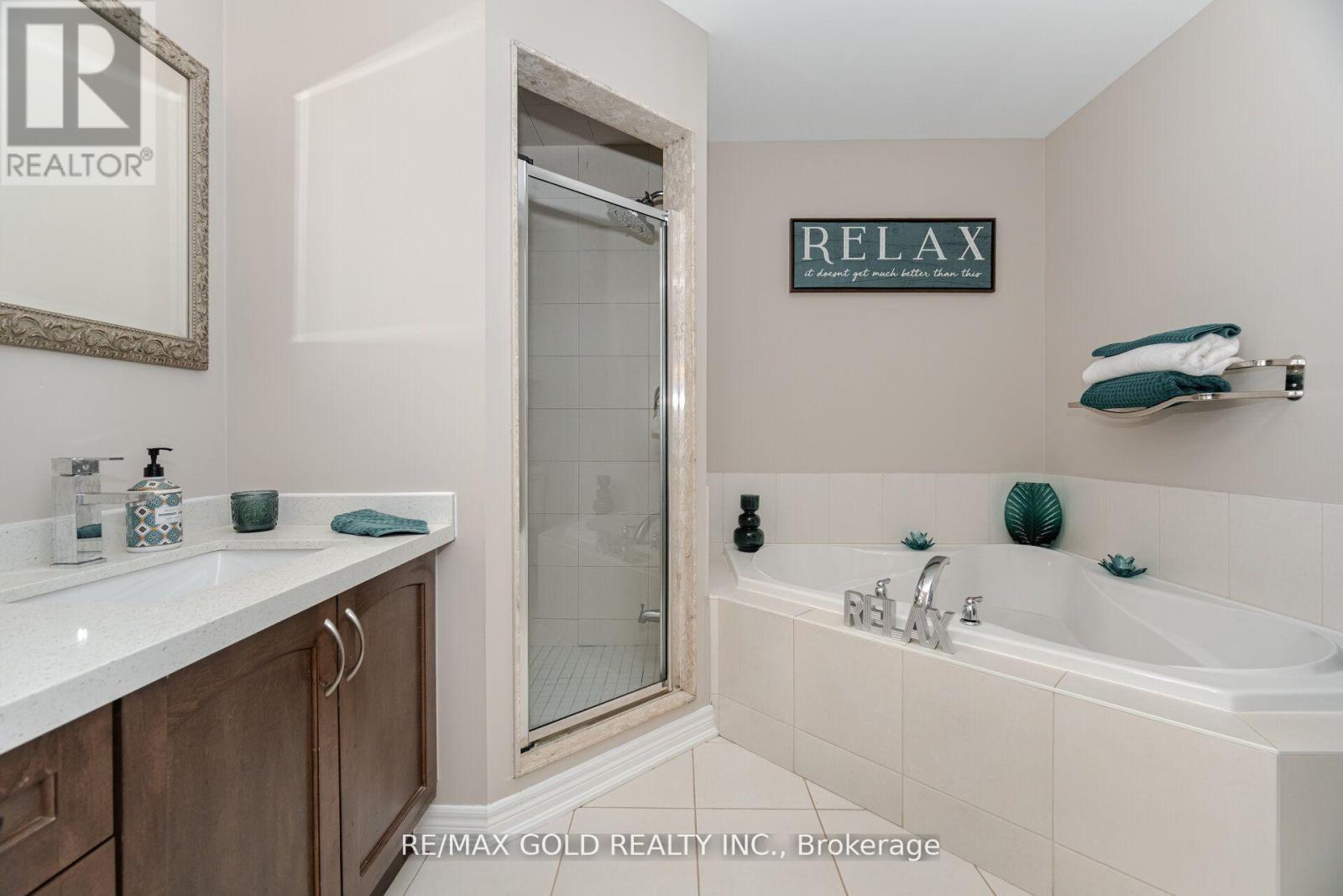 11 Seedland Crescent N, Brampton, Ontario  L6R 0Z6 - Photo 8 - W12461877