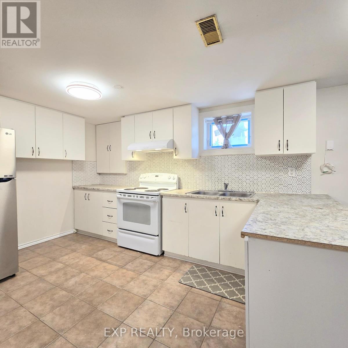 Bsmt - 73 Lindy Lou Road, Toronto, Ontario  M9M 2B1 - Photo 10 - W12461882