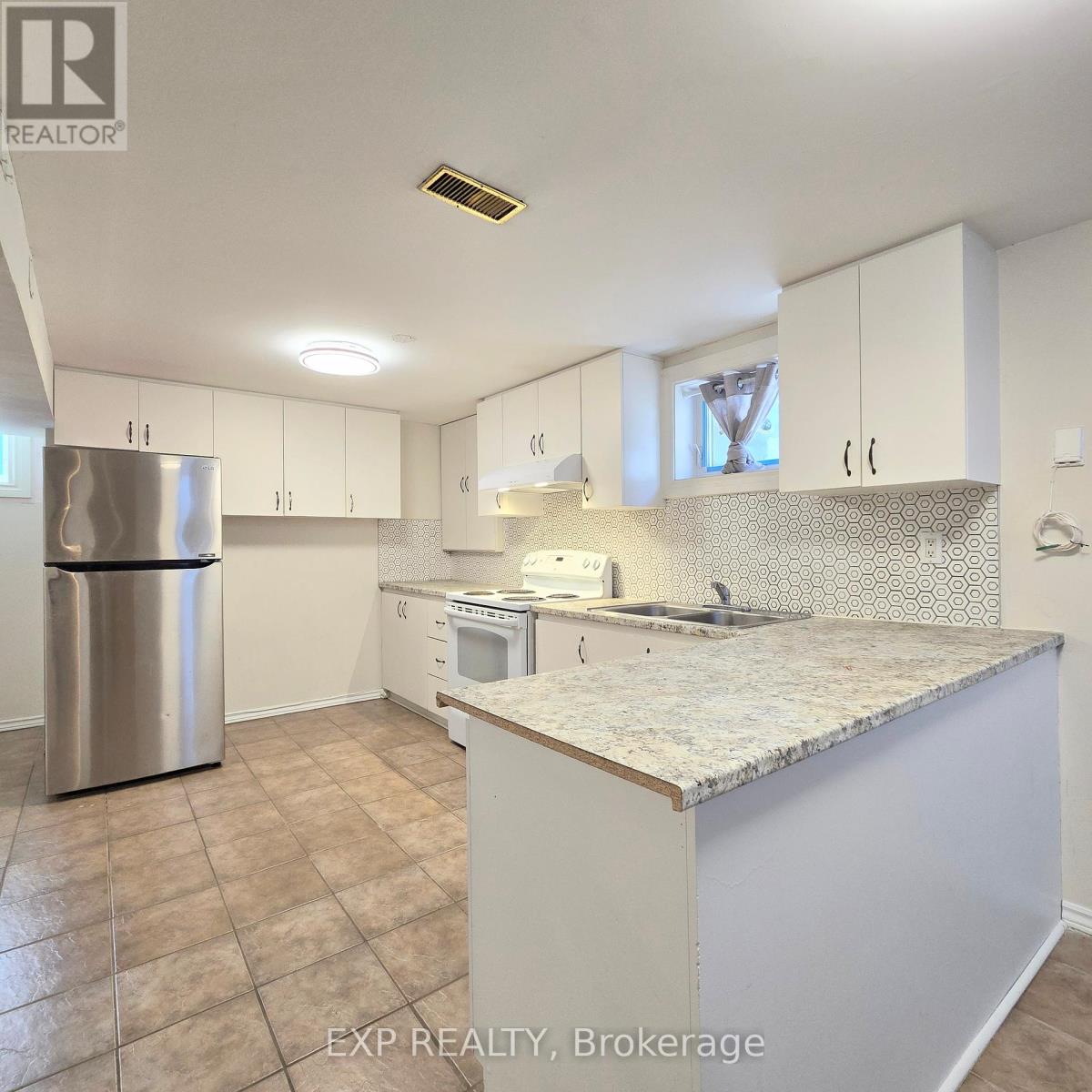 Bsmt - 73 Lindy Lou Road, Toronto, Ontario  M9M 2B1 - Photo 11 - W12461882