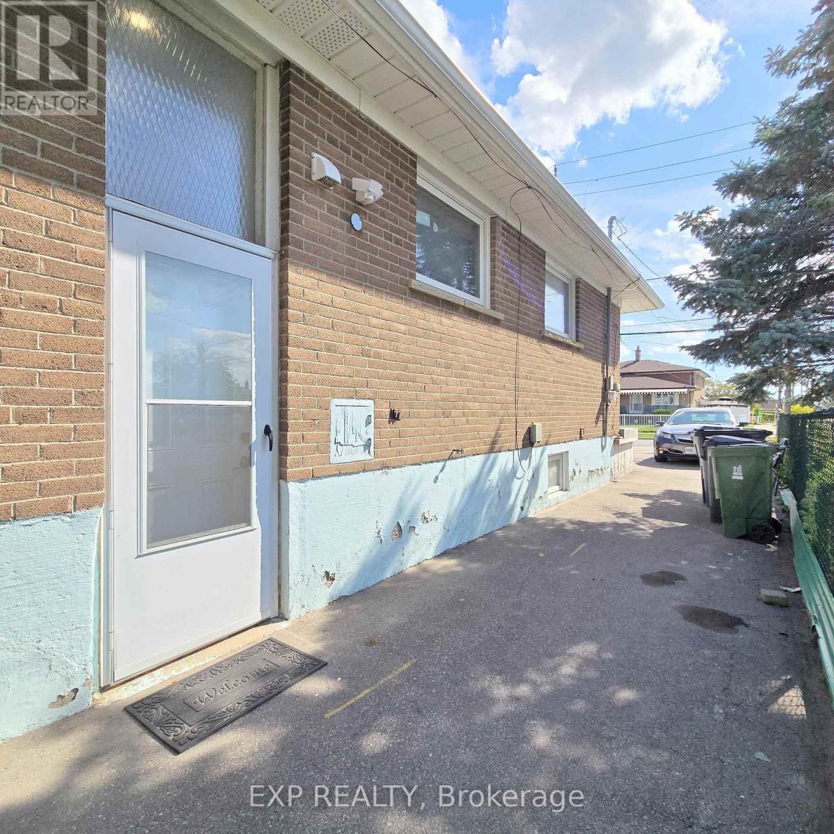 Bsmt - 73 Lindy Lou Road, Toronto, Ontario  M9M 2B1 - Photo 20 - W12461882