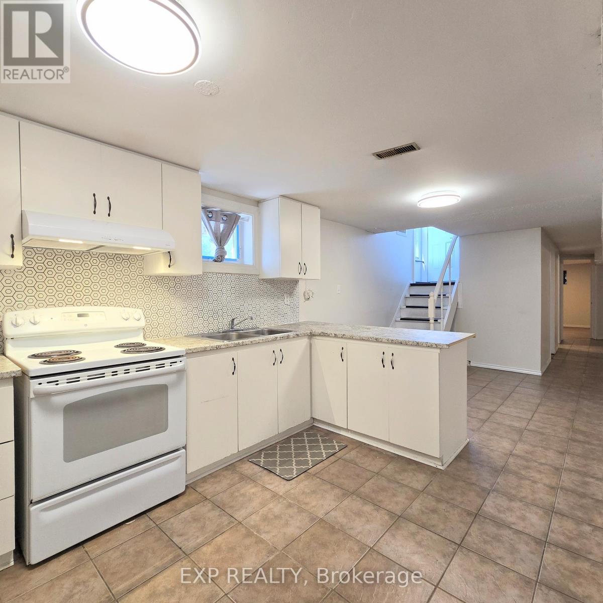 Bsmt - 73 Lindy Lou Road, Toronto, Ontario  M9M 2B1 - Photo 8 - W12461882