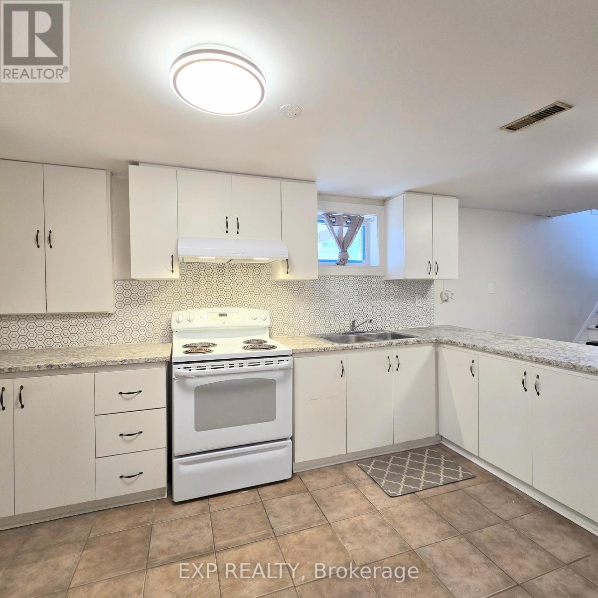 Bsmt - 73 Lindy Lou Road, Toronto, Ontario  M9M 2B1 - Photo 9 - W12461882