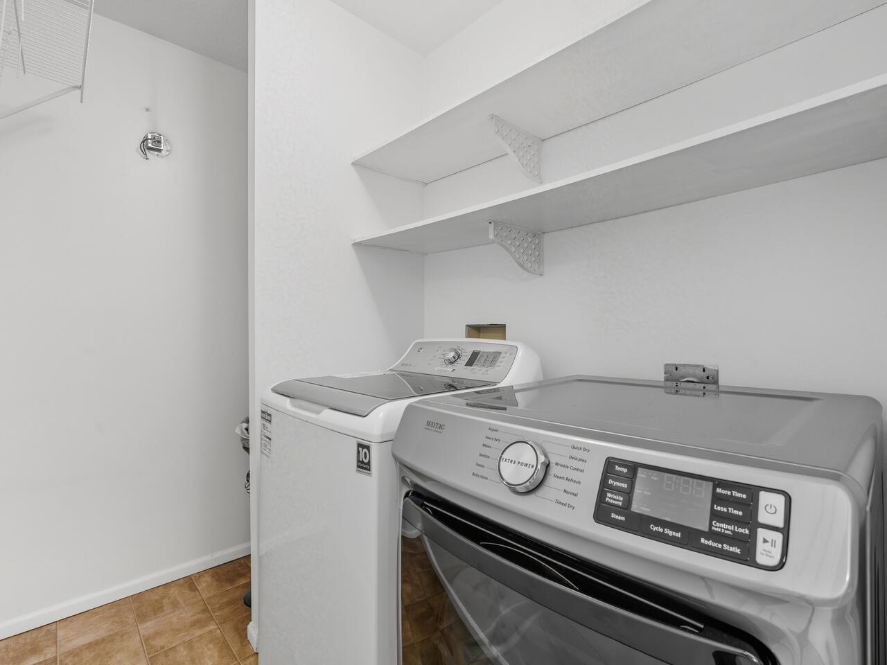 210 10308 155a Street, Surrey, British Columbia  V3R 4K5 - Photo 17 - R3057847
