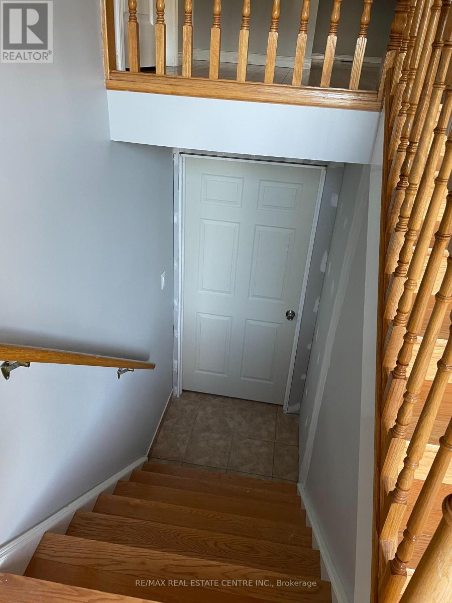 66 Hodgins Crescent, Woodstock, Ontario  N4V 1A8 - Photo 17 - X12460394