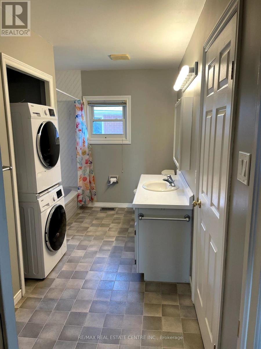 66 Hodgins Crescent, Woodstock, Ontario  N4V 1A8 - Photo 16 - X12460394