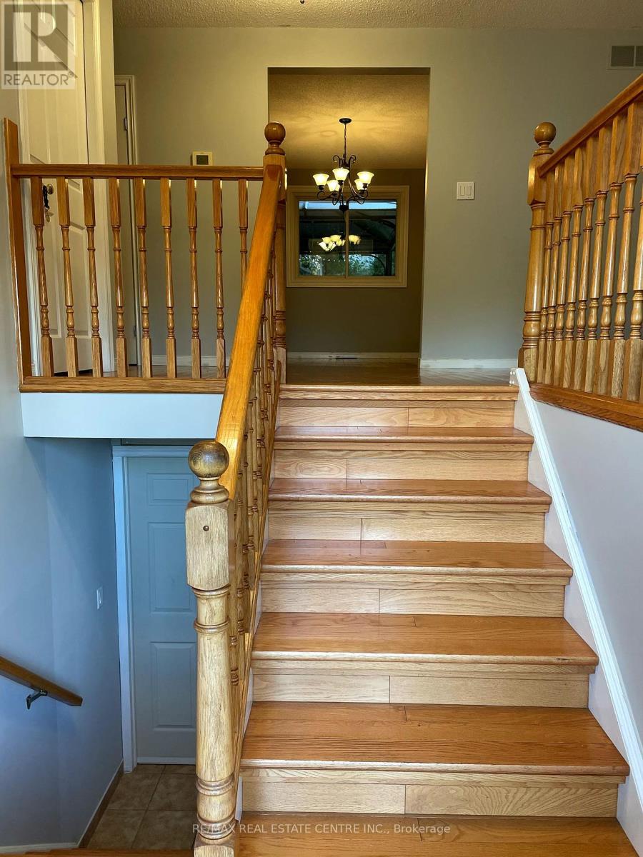 66 Hodgins Crescent, Woodstock, Ontario  N4V 1A8 - Photo 4 - X12460394