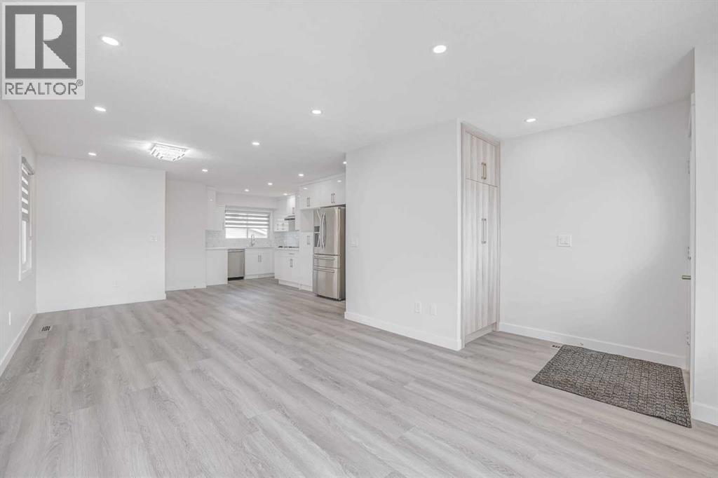 152 Falconridge Crescent Ne, Calgary, Alberta  T3J 3E9 - Photo 4 - A2253161