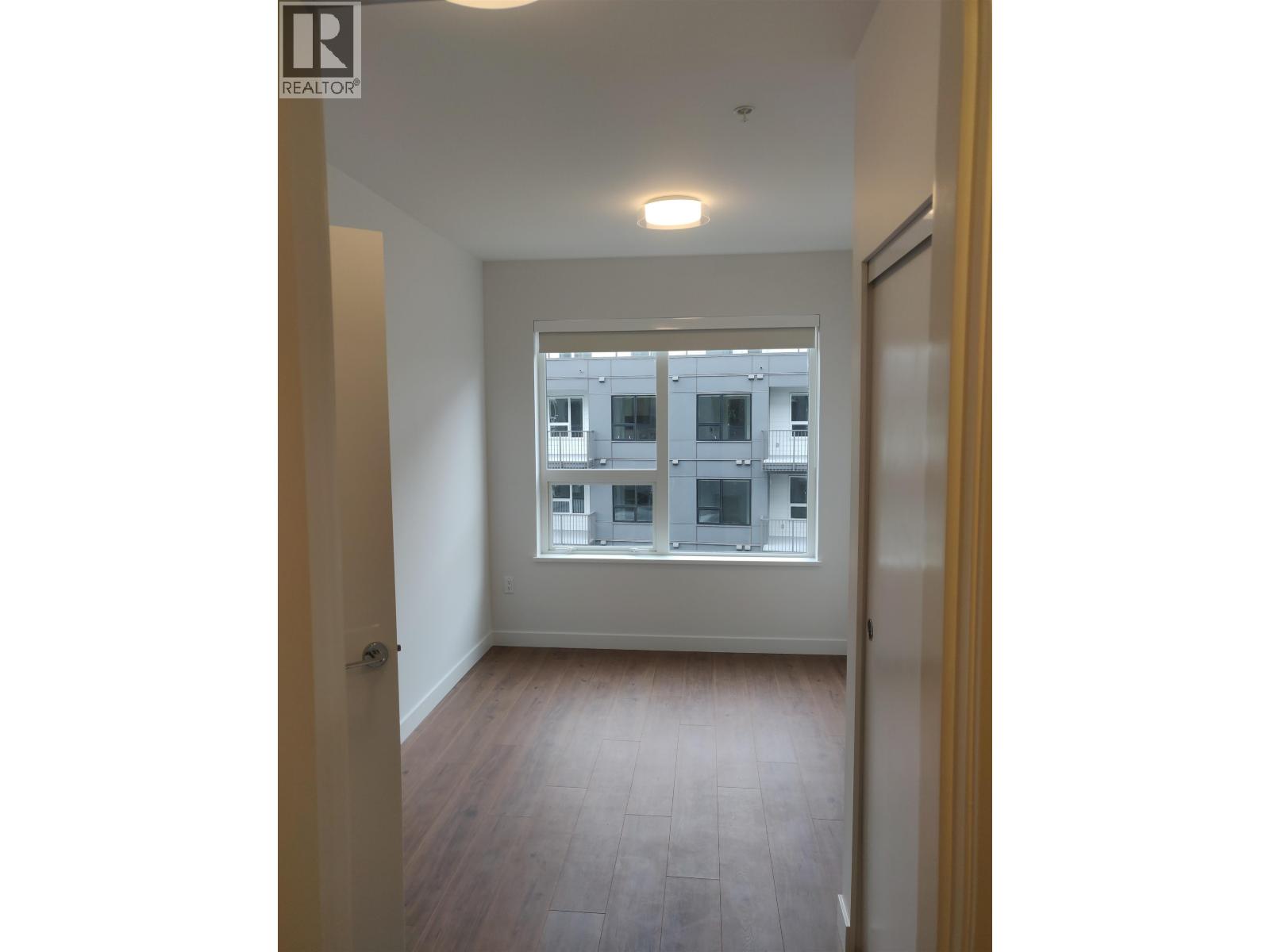 414 645 Como Lake Avenue, Coquitlam, British Columbia  V3J 0N9 - Photo 3 - R3057906