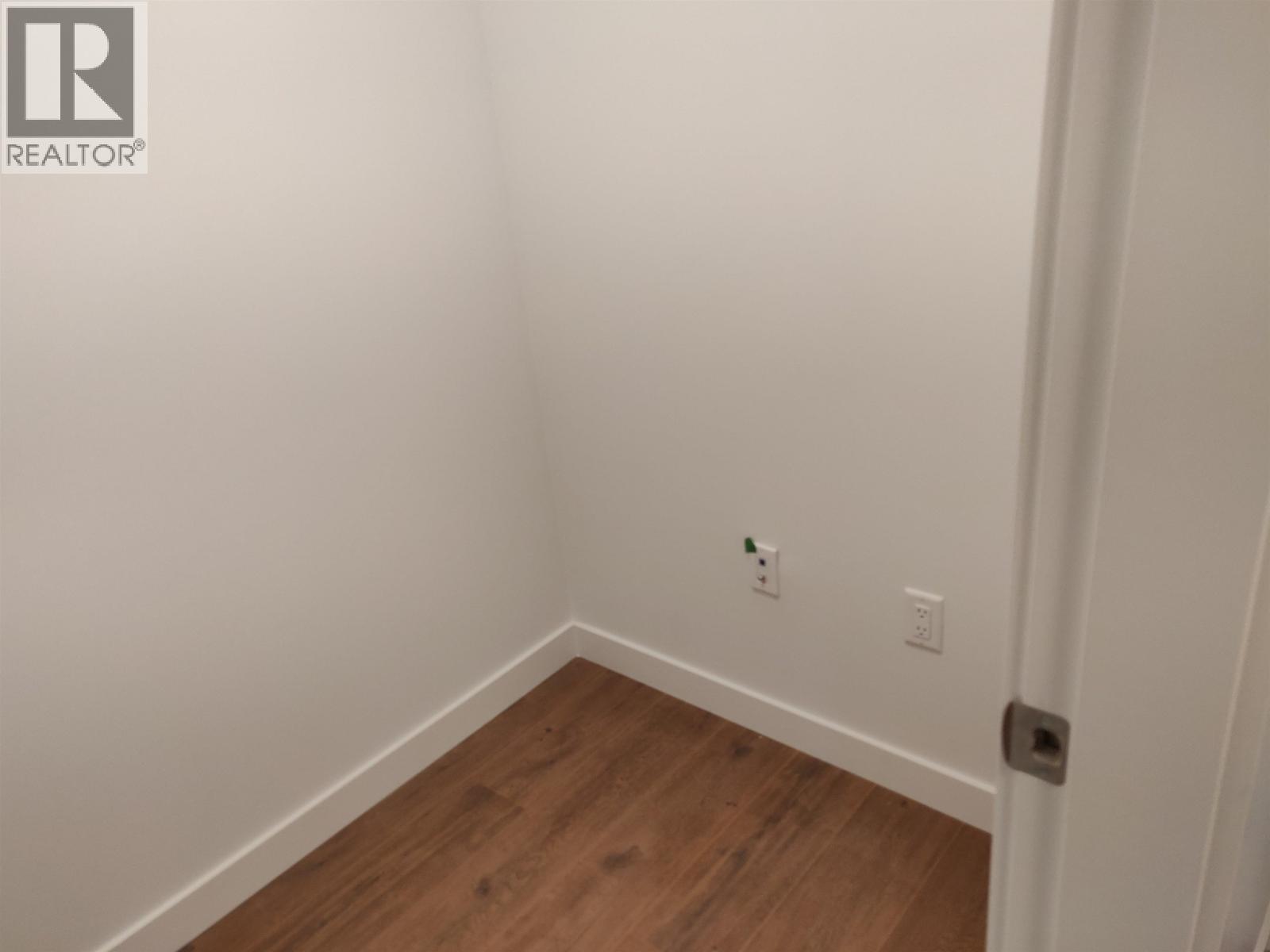 414 645 Como Lake Avenue, Coquitlam, British Columbia  V3J 0N9 - Photo 4 - R3057906