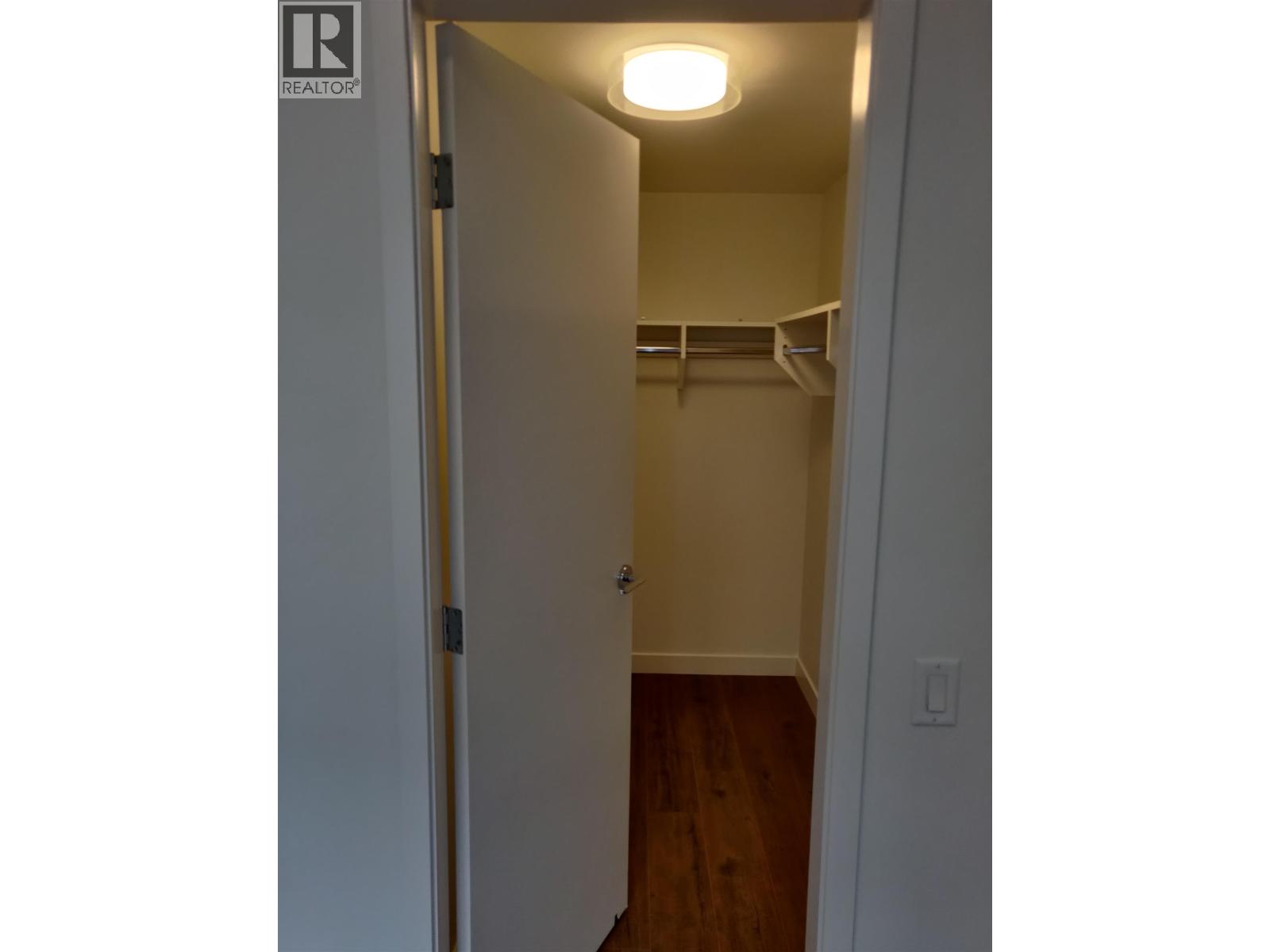 414 645 Como Lake Avenue, Coquitlam, British Columbia  V3J 0N9 - Photo 5 - R3057906