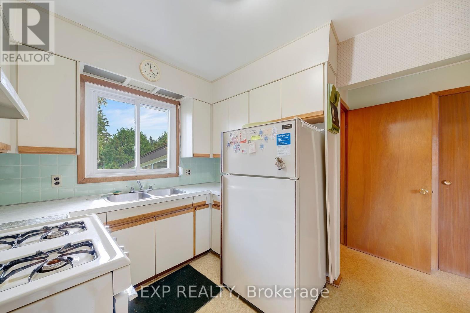 628 Scott Street, St. Catharines, Ontario  L2M 3X8 - Photo 11 - X12461918