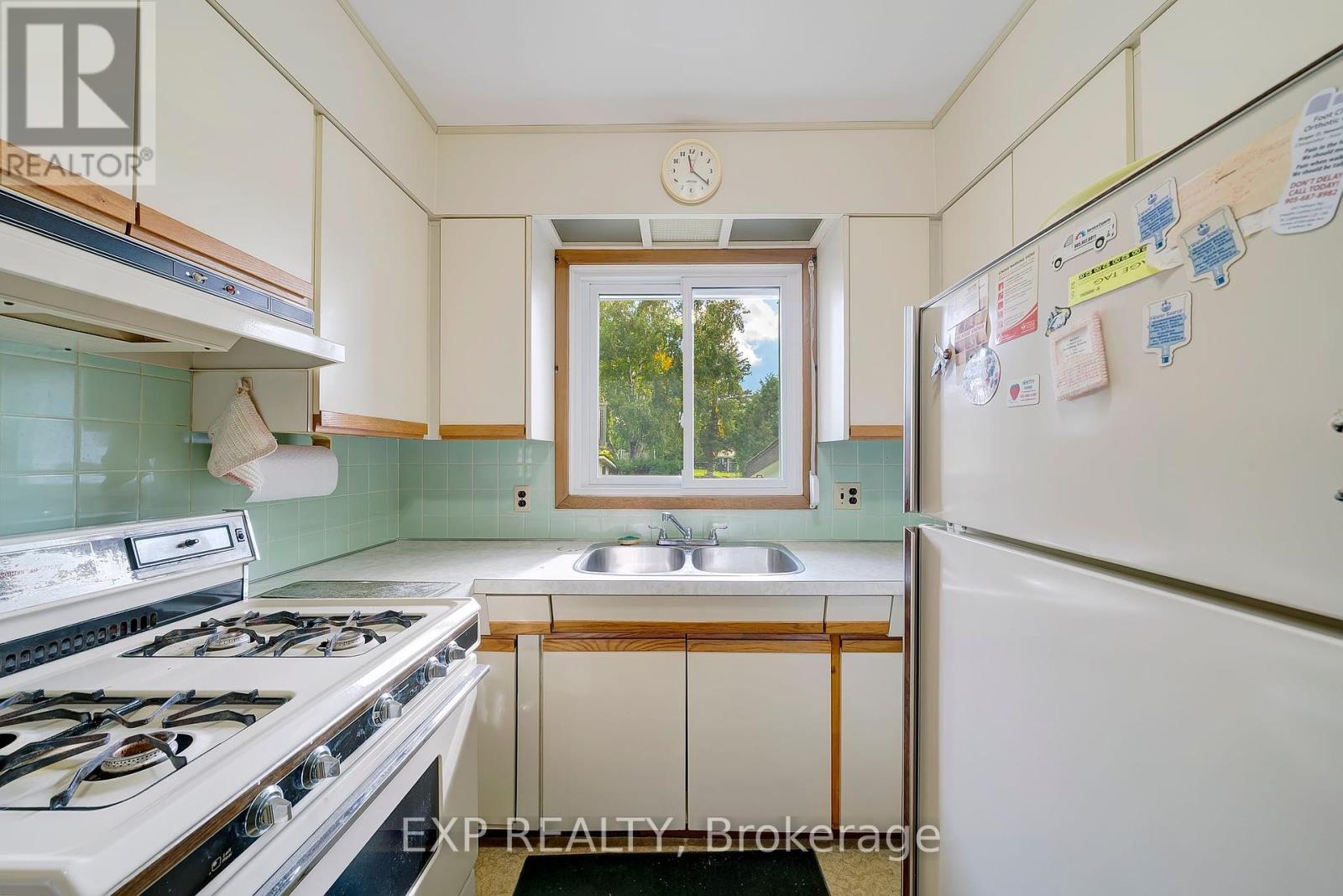 628 Scott Street, St. Catharines, Ontario  L2M 3X8 - Photo 12 - X12461918