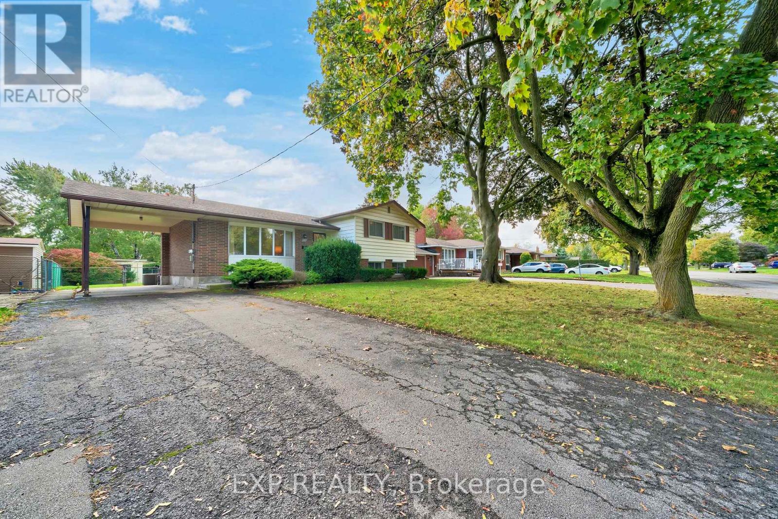 628 Scott Street, St. Catharines, Ontario  L2M 3X8 - Photo 2 - X12461918