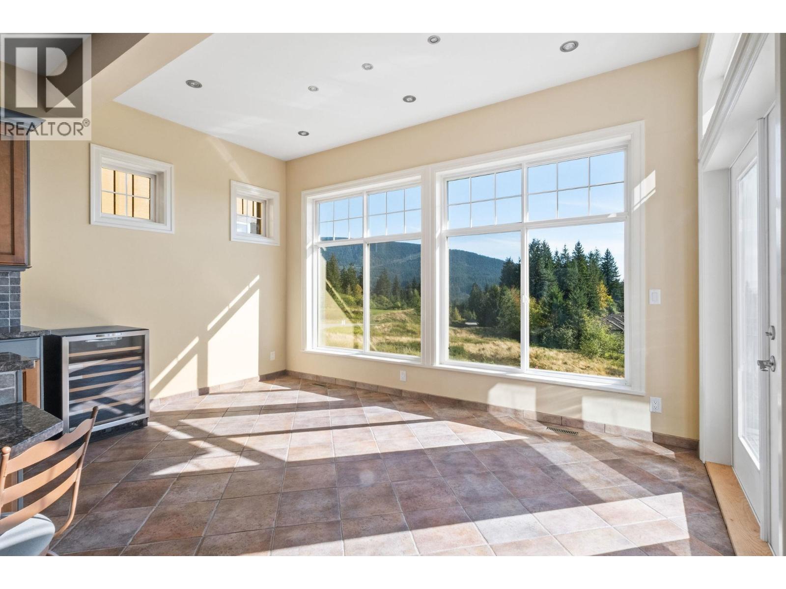 3233 Chartwell Lane, Coquitlam, British Columbia  V3E 3N1 - Photo 6 - R3058302