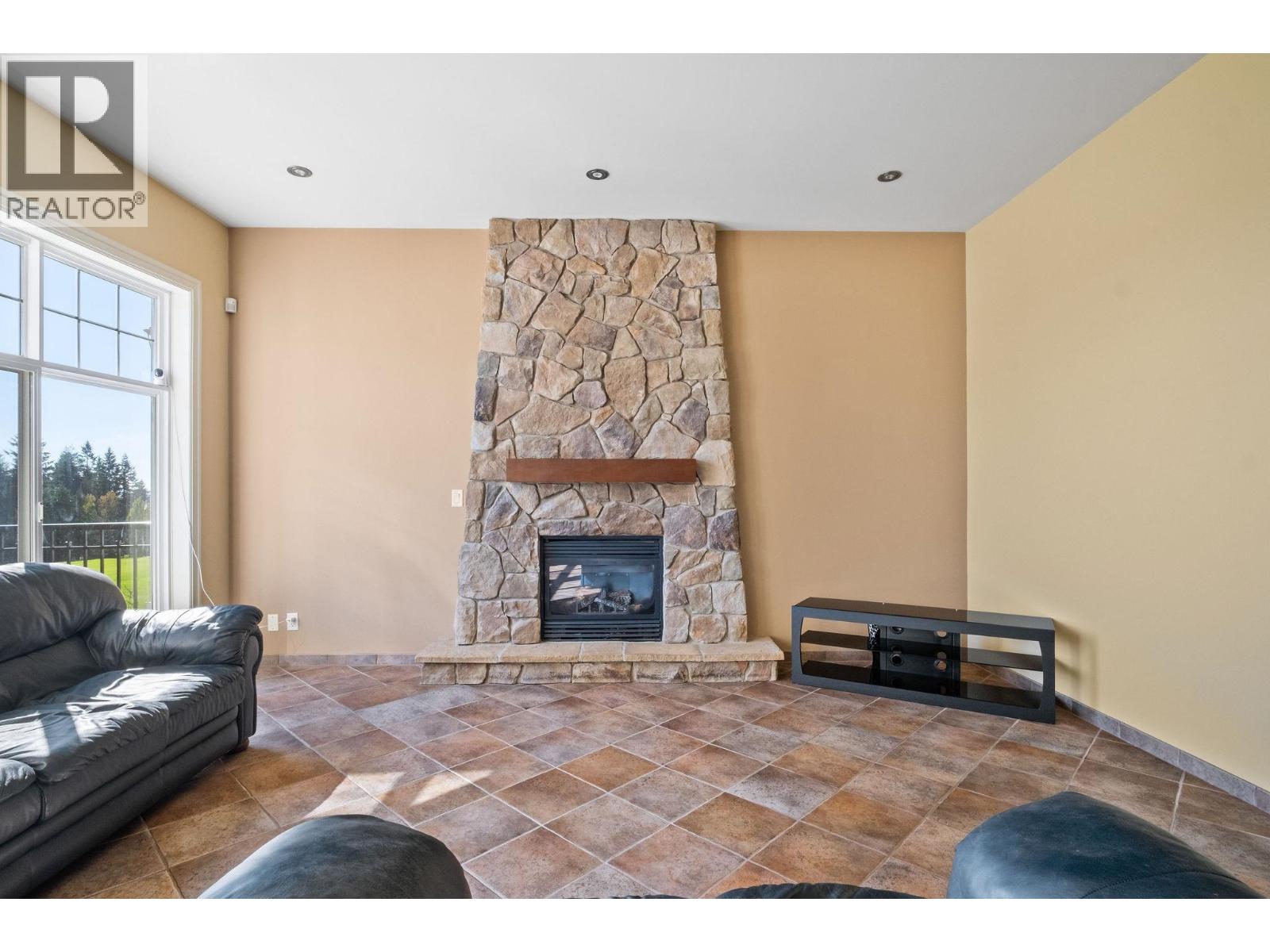 3233 Chartwell Lane, Coquitlam, British Columbia  V3E 3N1 - Photo 2 - R3058302