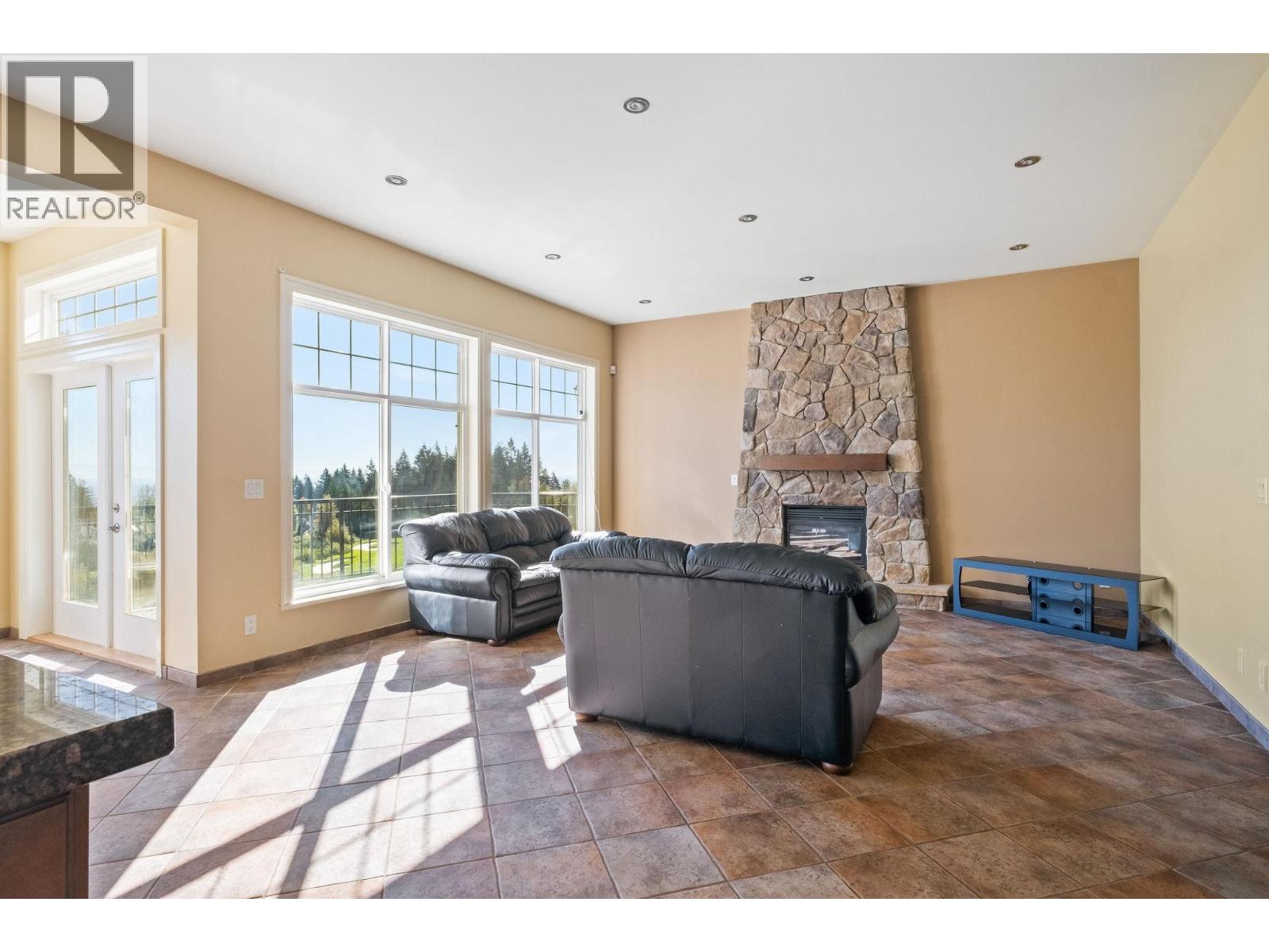 3233 Chartwell Lane, Coquitlam, British Columbia  V3E 3N1 - Photo 3 - R3058302