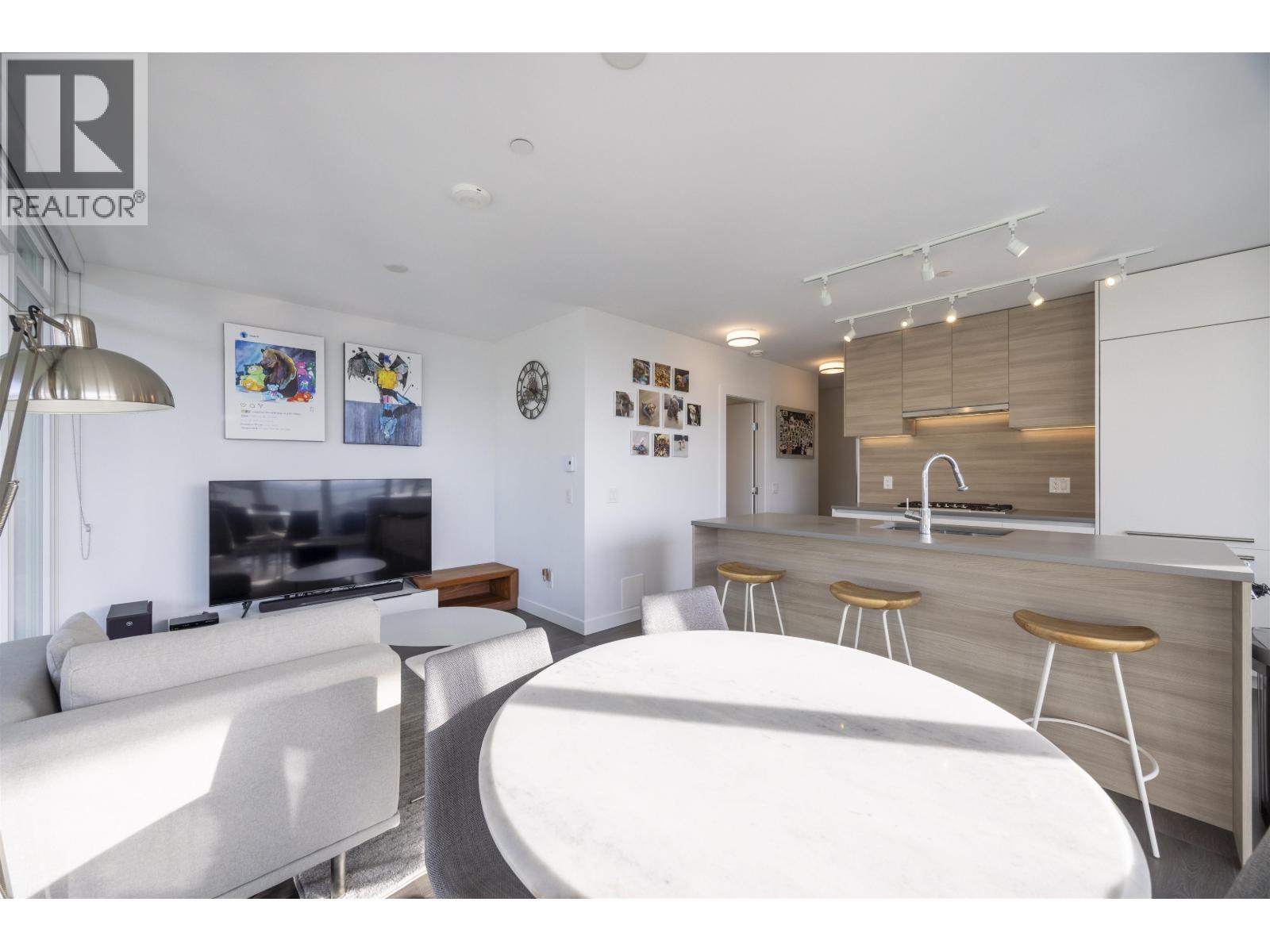 503 652 Whiting Way, Coquitlam, British Columbia  V3J 0K3 - Photo 3 - R3058431