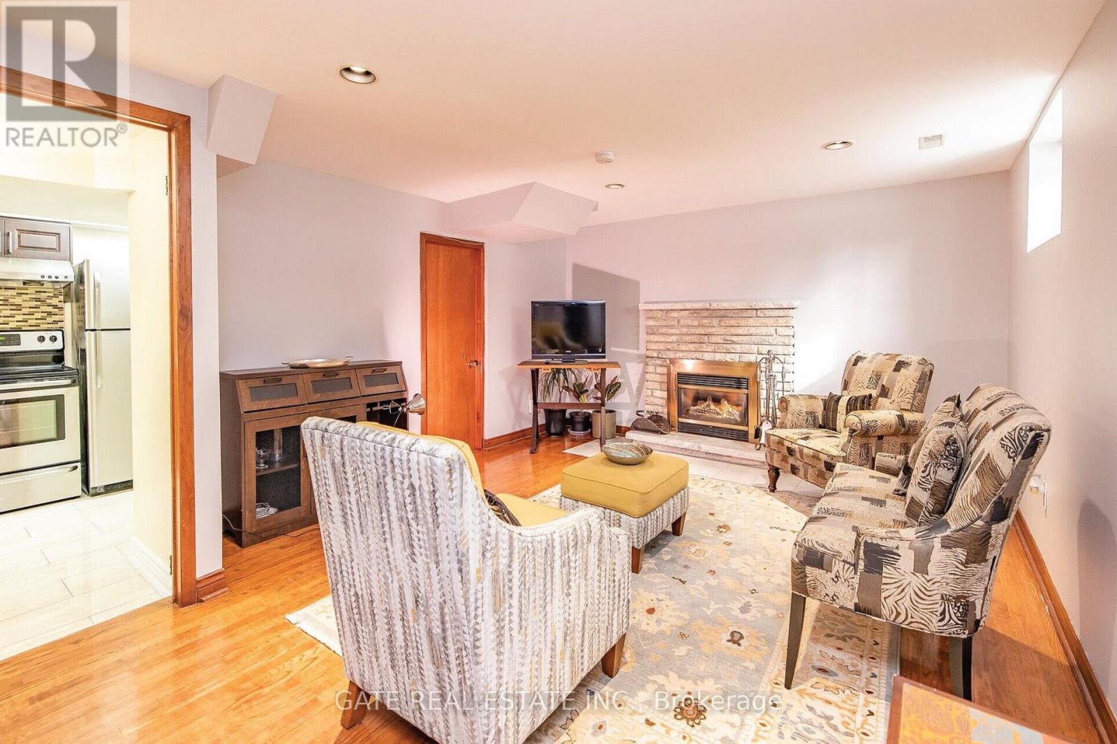 60 Scott Street, Brampton, Ontario  L6V 1S3 - Photo 8 - W12442386