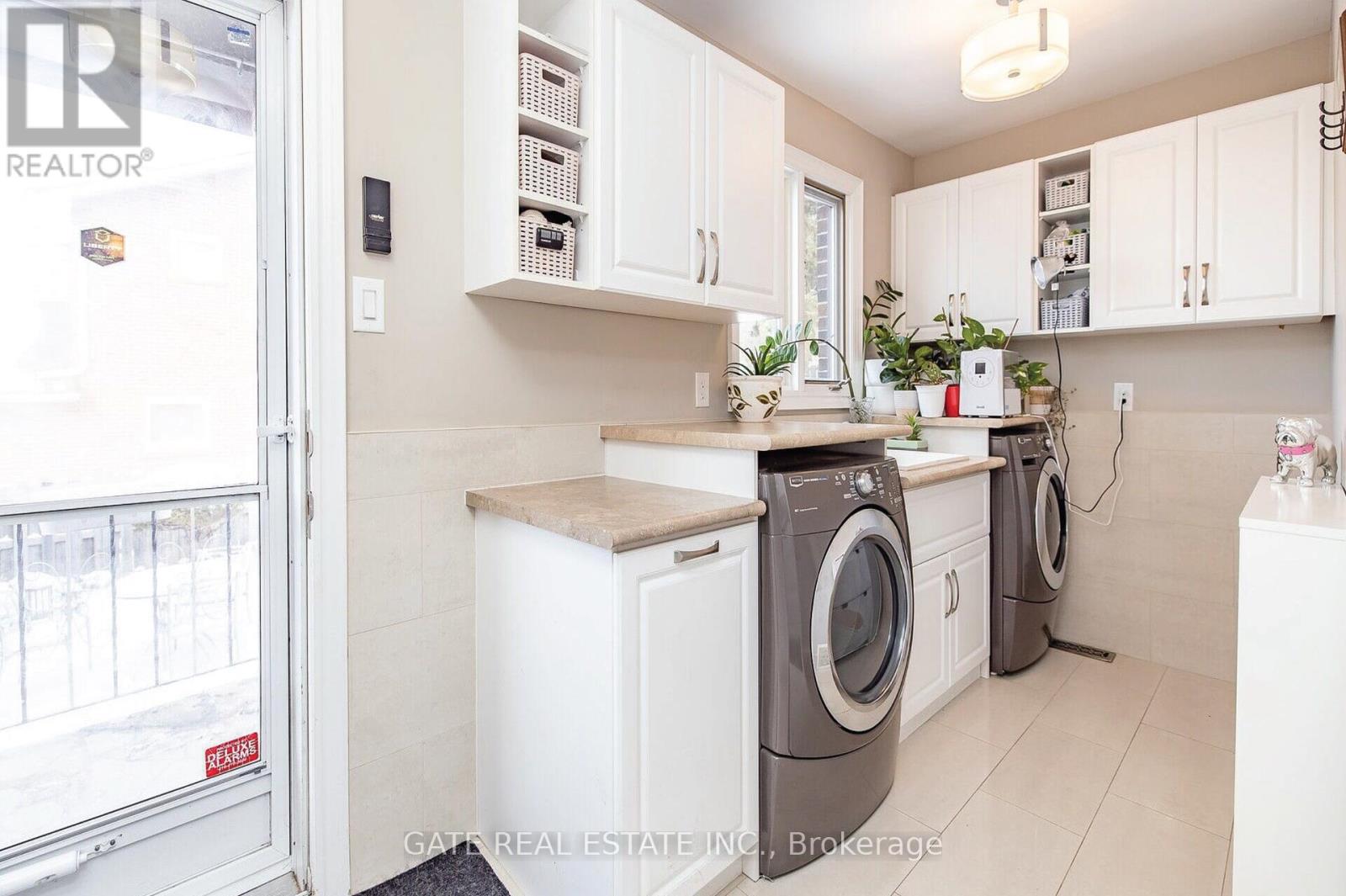 60 Scott Street, Brampton, Ontario  L6V 1S3 - Photo 9 - W12442386