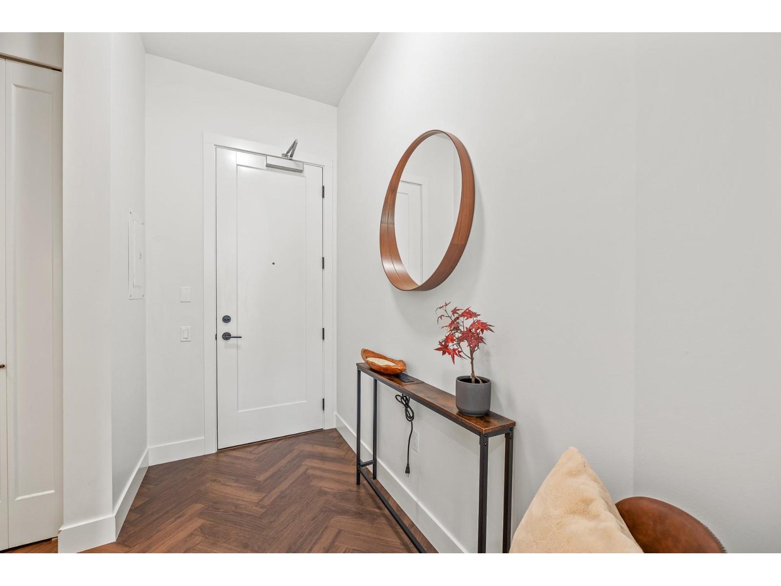 401 14968 101a Avenue, Surrey, British Columbia  V3R 0E8 - Photo 2 - R3058407