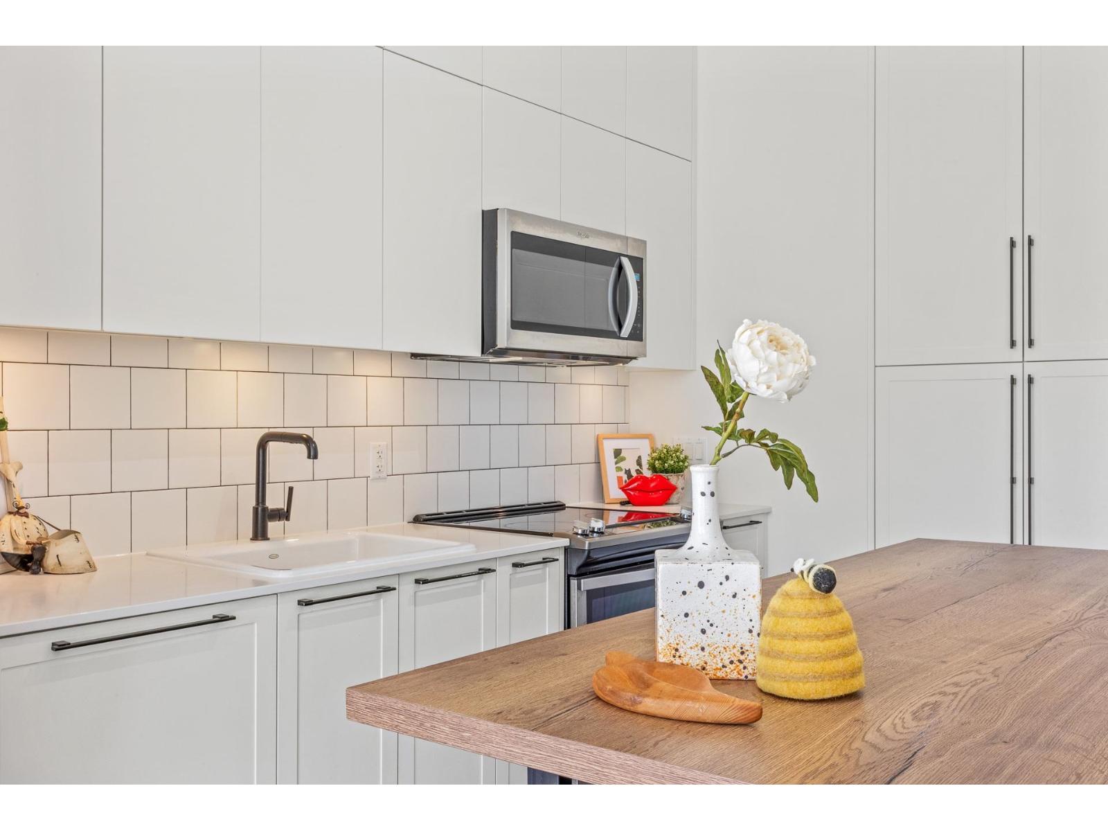 401 14968 101a Avenue, Surrey, British Columbia  V3R 0E8 - Photo 7 - R3058407