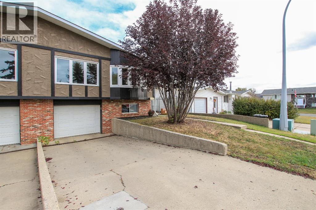 5 Eagle Road, Lacombe, Alberta  T4L 1R3 - Photo 2 - A2262902