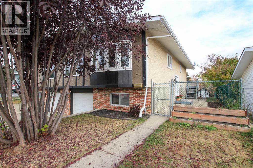 5 Eagle Road, Lacombe, Alberta  T4L 1R3 - Photo 3 - A2262902