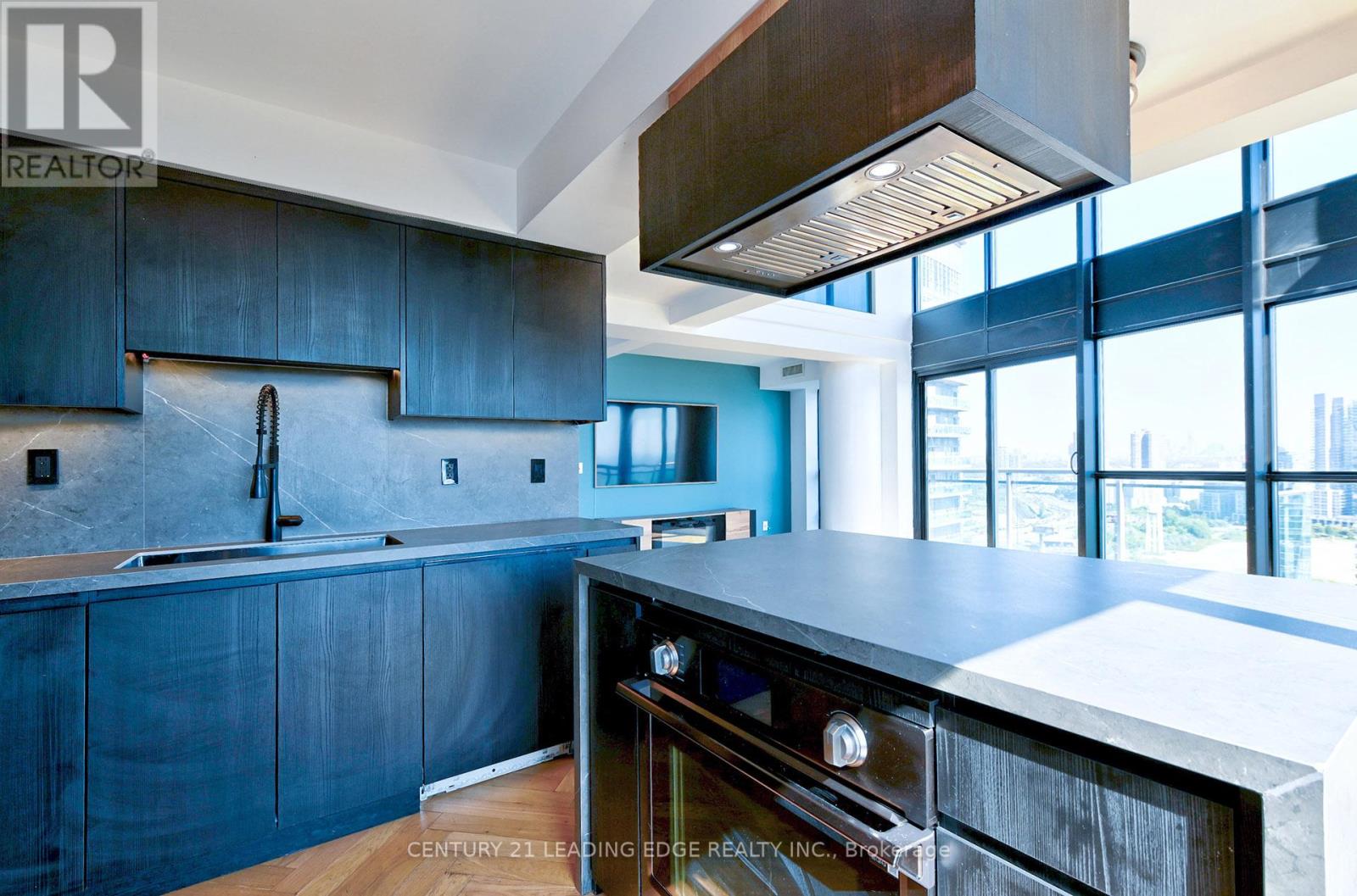 2704 - 155 Legion Road N, Toronto, Ontario  M8Y 0A7 - Photo 14 - W12461629