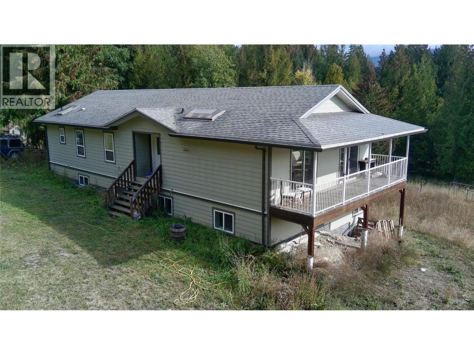 31 Violet Road, Grindrod, British Columbia  V0E 1Y0 - Photo 2 - 10364704