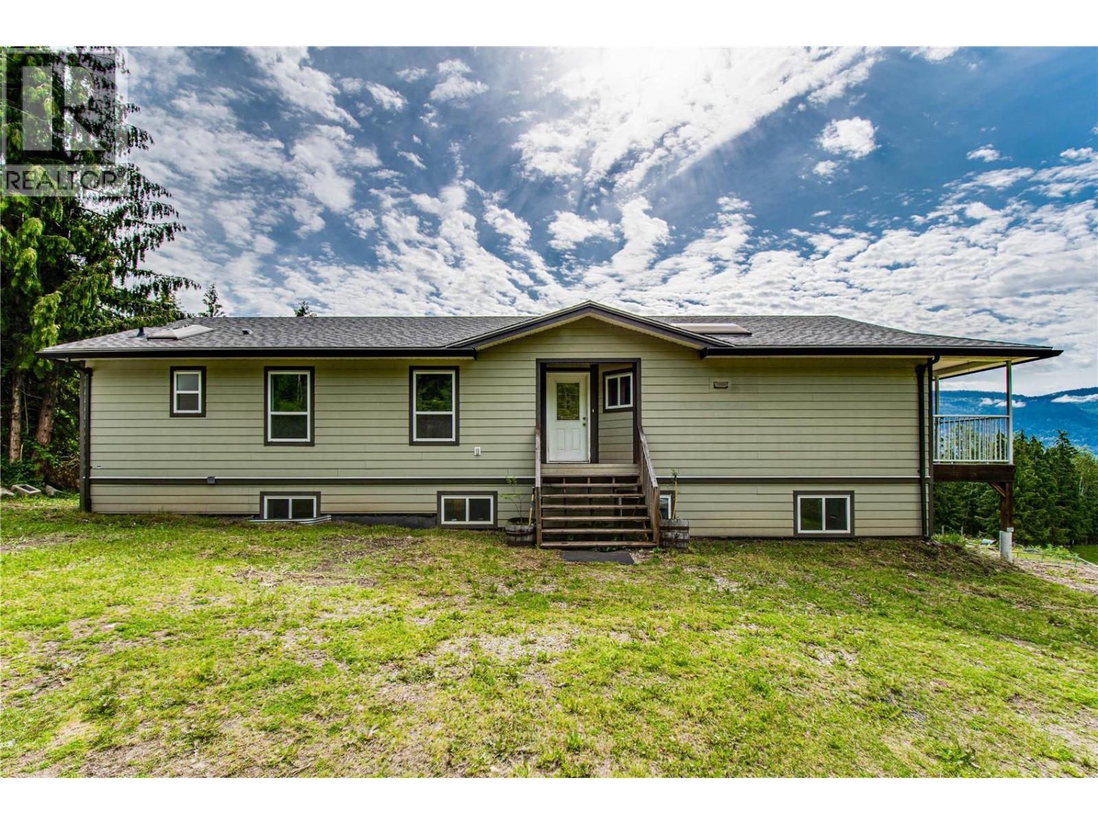 31 Violet Road, Grindrod, British Columbia  V0E 1Y0 - Photo 4 - 10364704