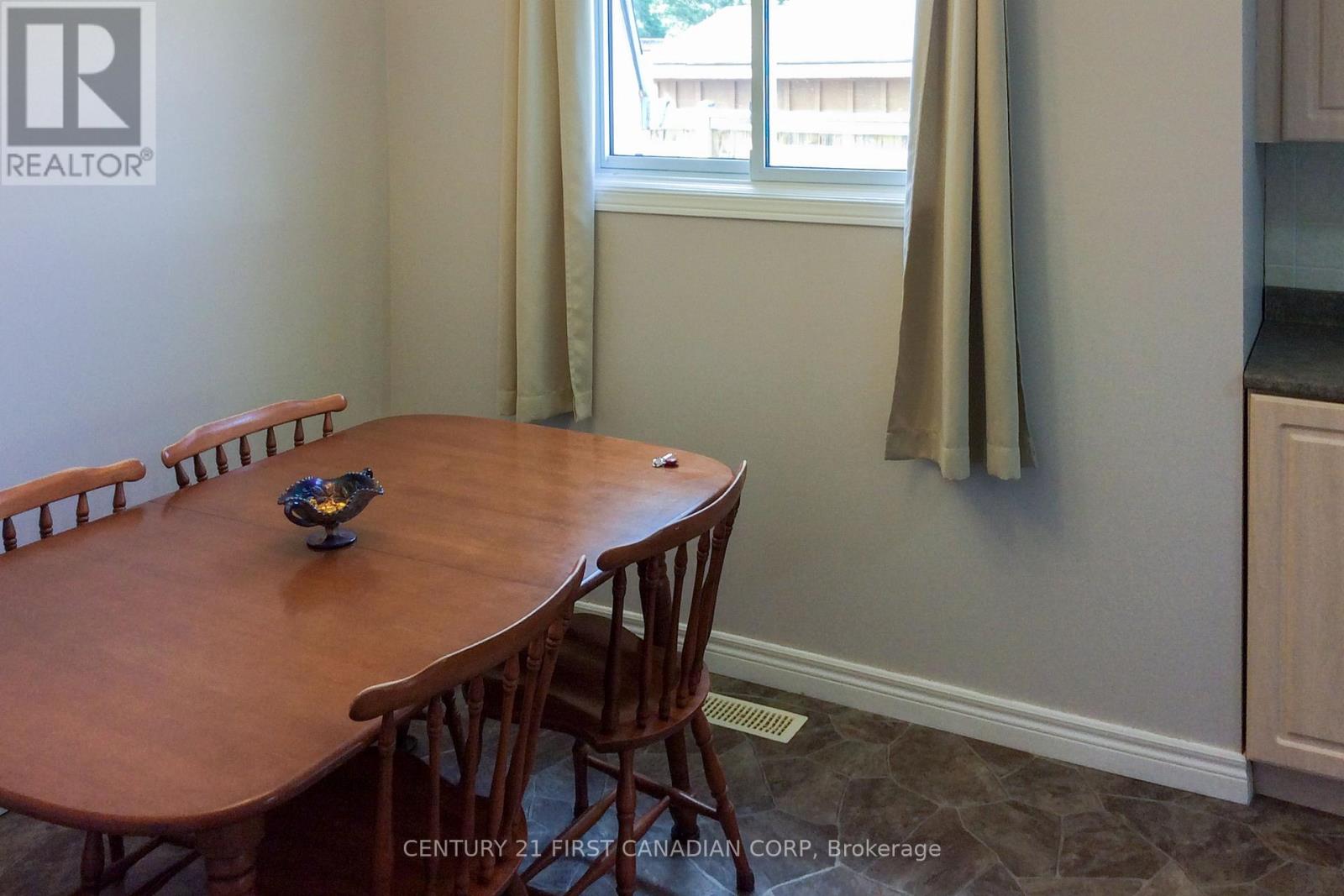 106 Angelo Drive, West Elgin, Ontario  N0L 2P0 - Photo 12 - X12461950