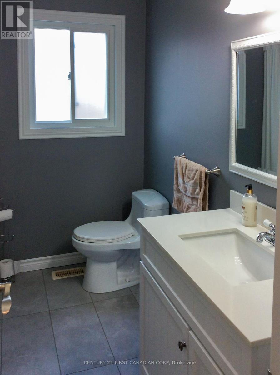 106 Angelo Drive, West Elgin, Ontario  N0L 2P0 - Photo 22 - X12461950