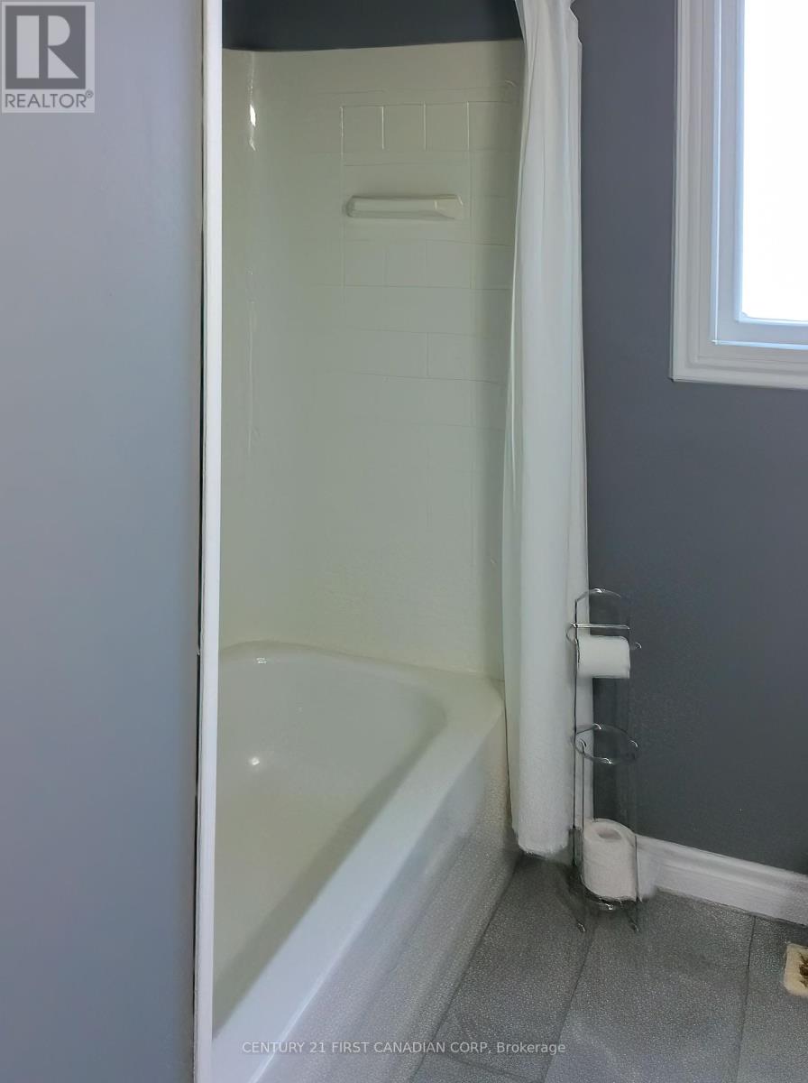 106 Angelo Drive, West Elgin, Ontario  N0L 2P0 - Photo 23 - X12461950