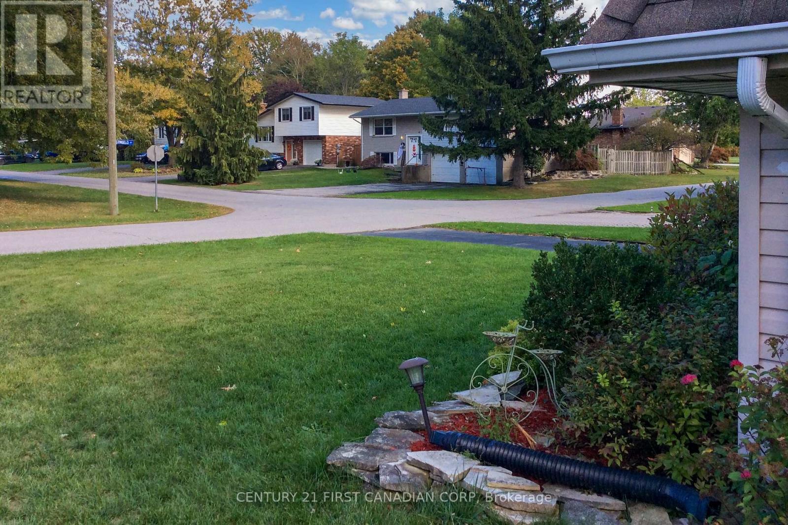 106 Angelo Drive, West Elgin, Ontario  N0L 2P0 - Photo 39 - X12461950