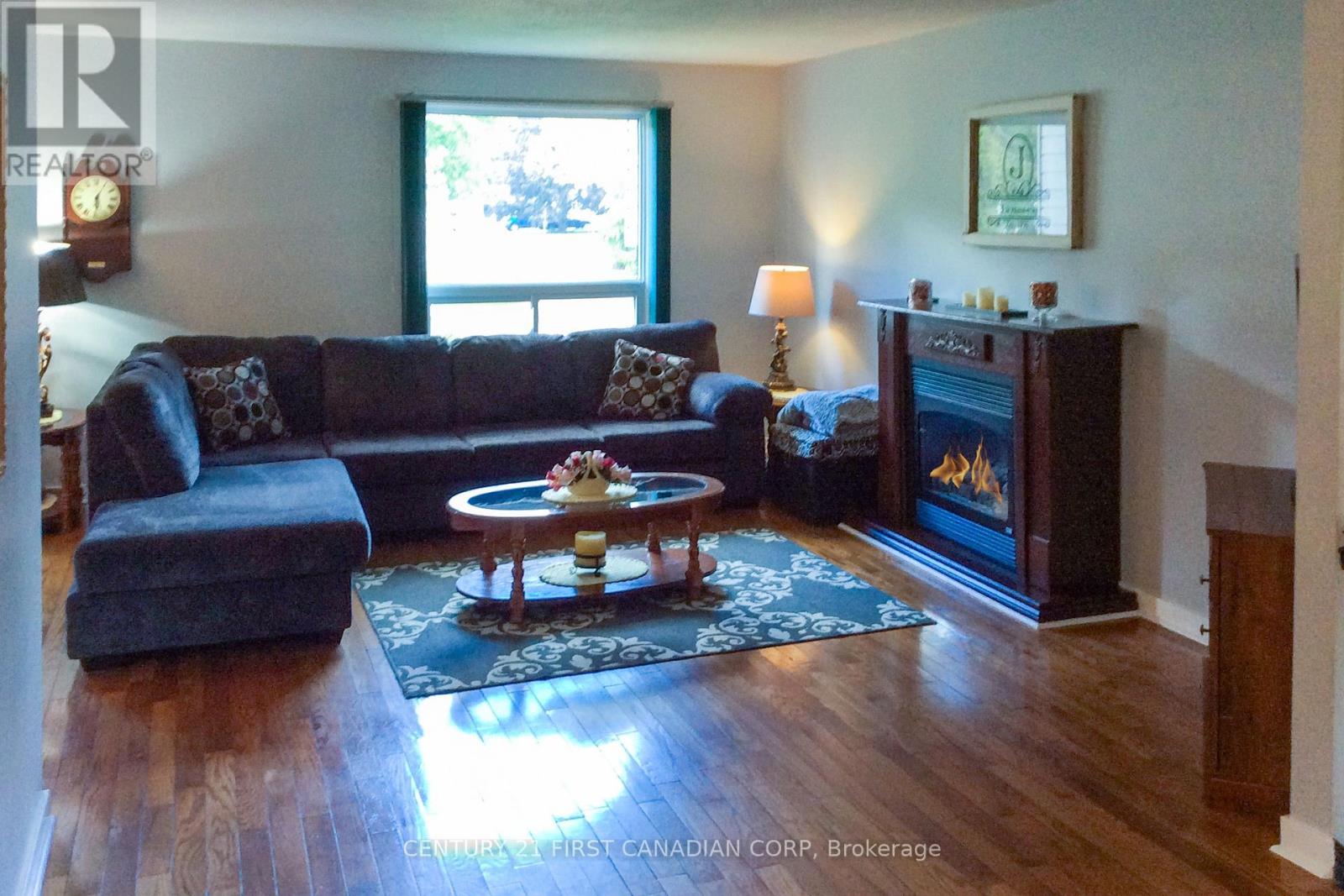 106 Angelo Drive, West Elgin, Ontario  N0L 2P0 - Photo 5 - X12461950