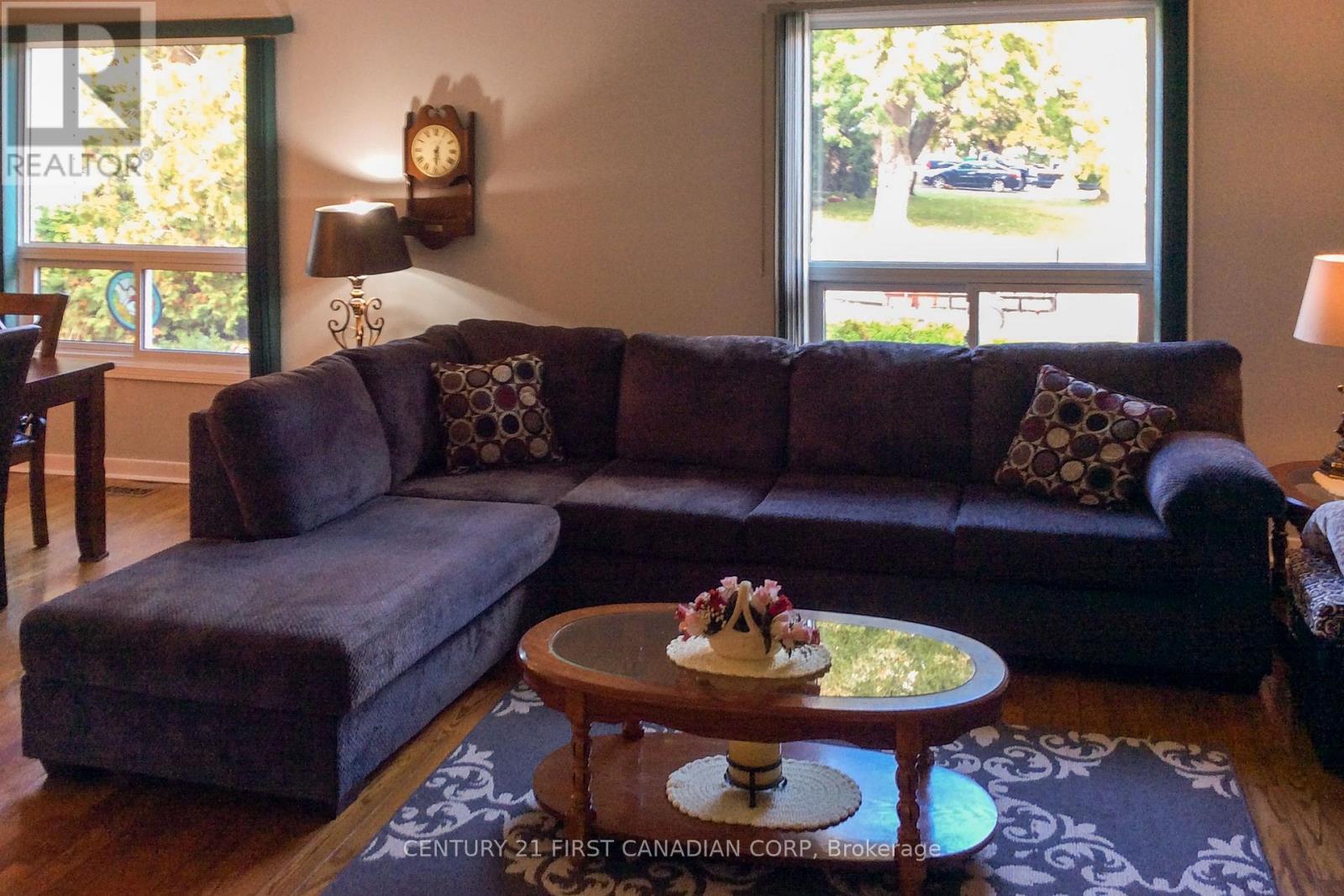 106 Angelo Drive, West Elgin, Ontario  N0L 2P0 - Photo 6 - X12461950