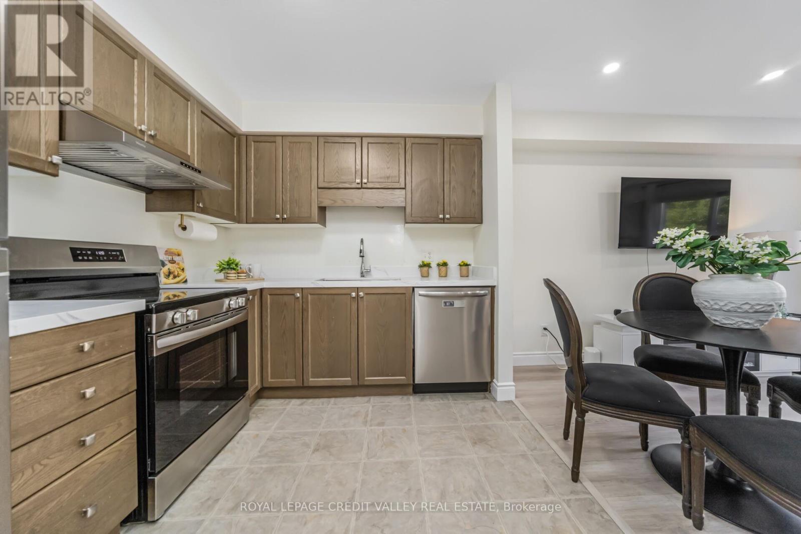 58 Rockcliffe Drive, Kitchener, Ontario  N2R 1W5 - Photo 15 - X12440305